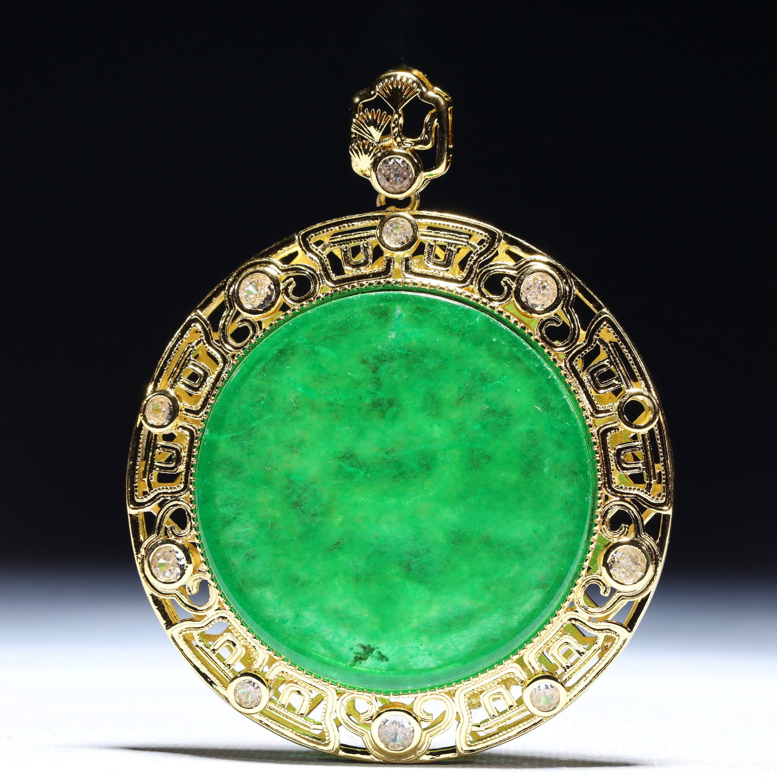 An Exquisite Deer Pattern Pendant,Inlaid Gems: An Exquisite Deer Pattern Pendant,Inlaid Gems,Size:2.8inx0.6inx3.5in,Weight:89.4g 一个精美的鹿纹吊坠,镶宝石