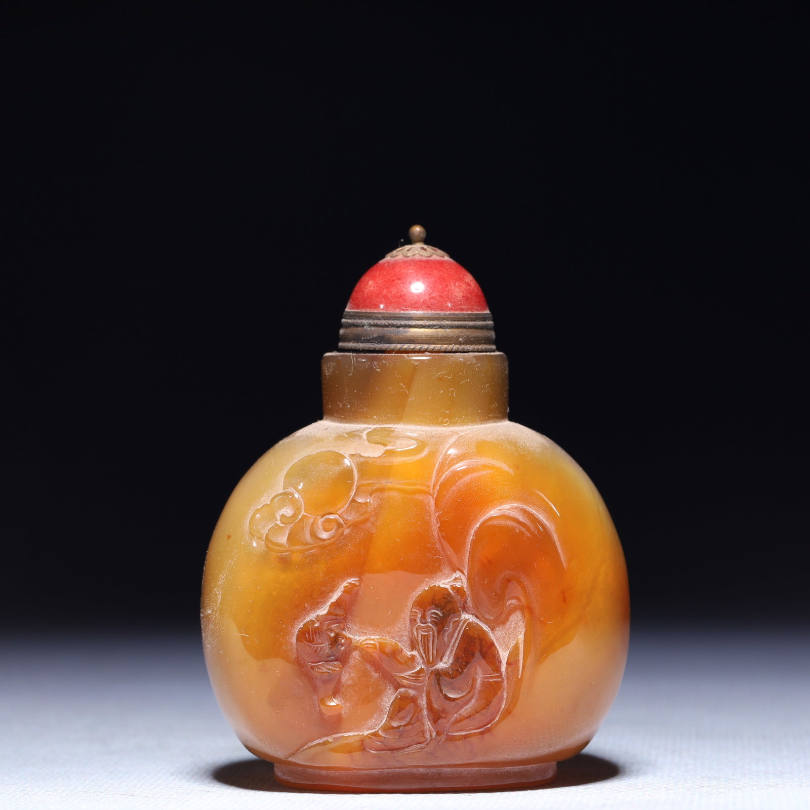 An Exquisite Agate Figure Pattern Snuff Bottle (1 of 7)