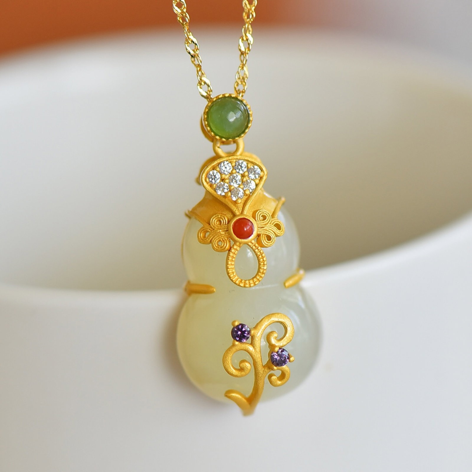 An Exquisite Sterling Silver-Gold Plated Inlaid White Jade Gourd Necklace,Inlaid Diamond: An Exquisite Sterling Silver-Gold Plated Inlaid White Jade Gourd Necklace,Inlaid Diamond,Size:0.6inx0.9in 纯银镀金镶白玉葫芦项链,î