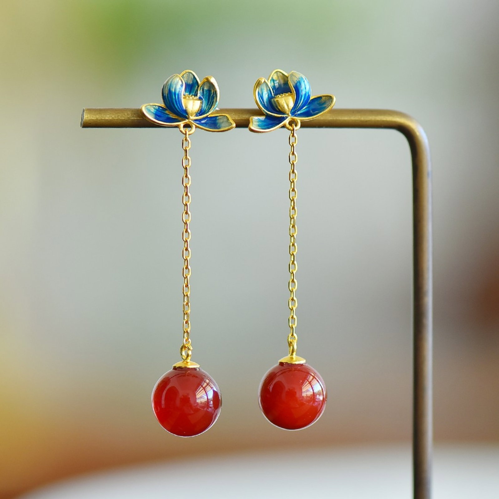 A Pair of Exquisite Sterling Silver-Gold Plated Inlaid Agate Enamel Earrings: A Pair of Exquisite Sterling Silver-Gold Plated Inlaid Agate Enamel Earrings,Size:0.4inx0.4in 一对纯银镀金镶玛瑙珐琅耳环
