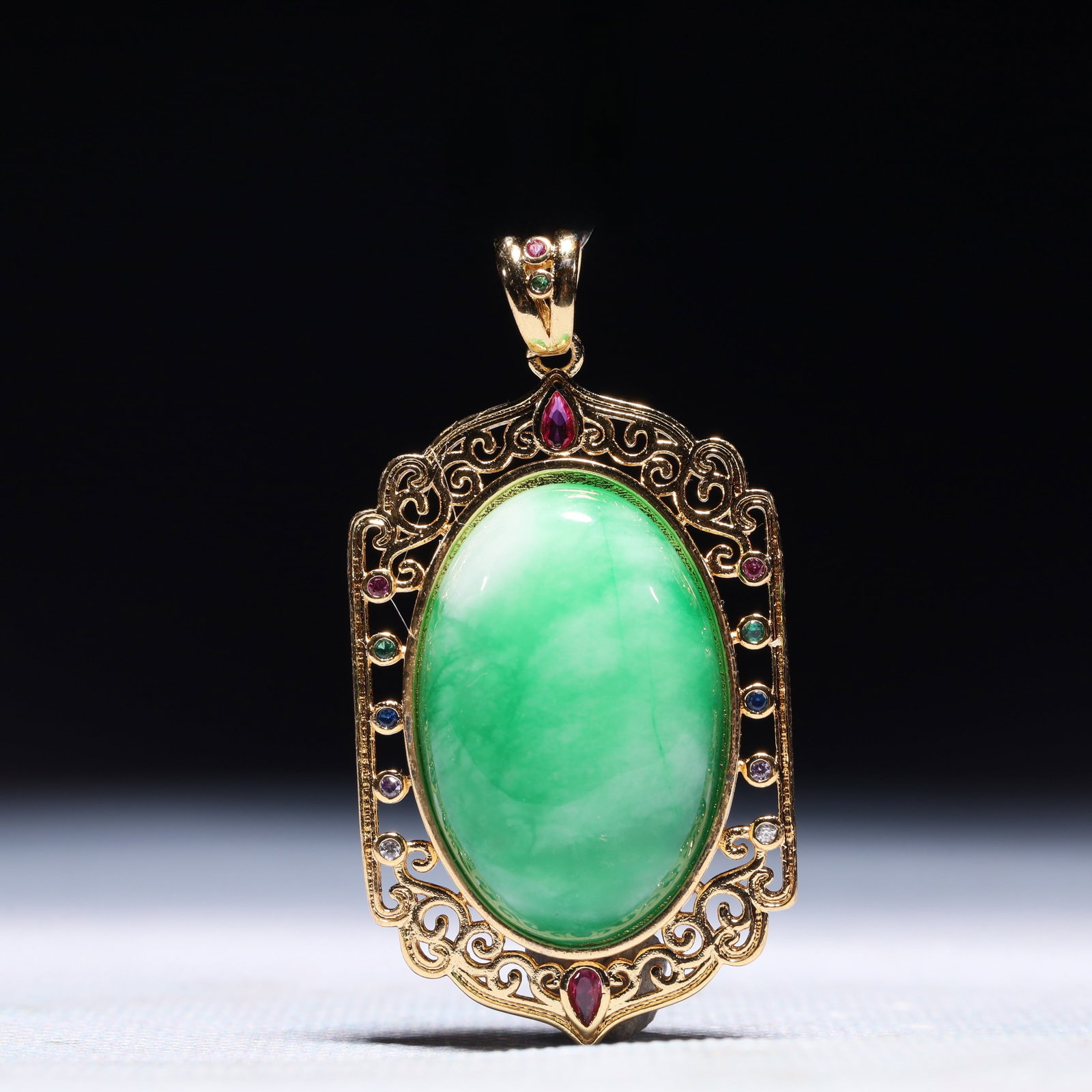 An Exquisite Pendant,Inlaid Gems (1 of 3)