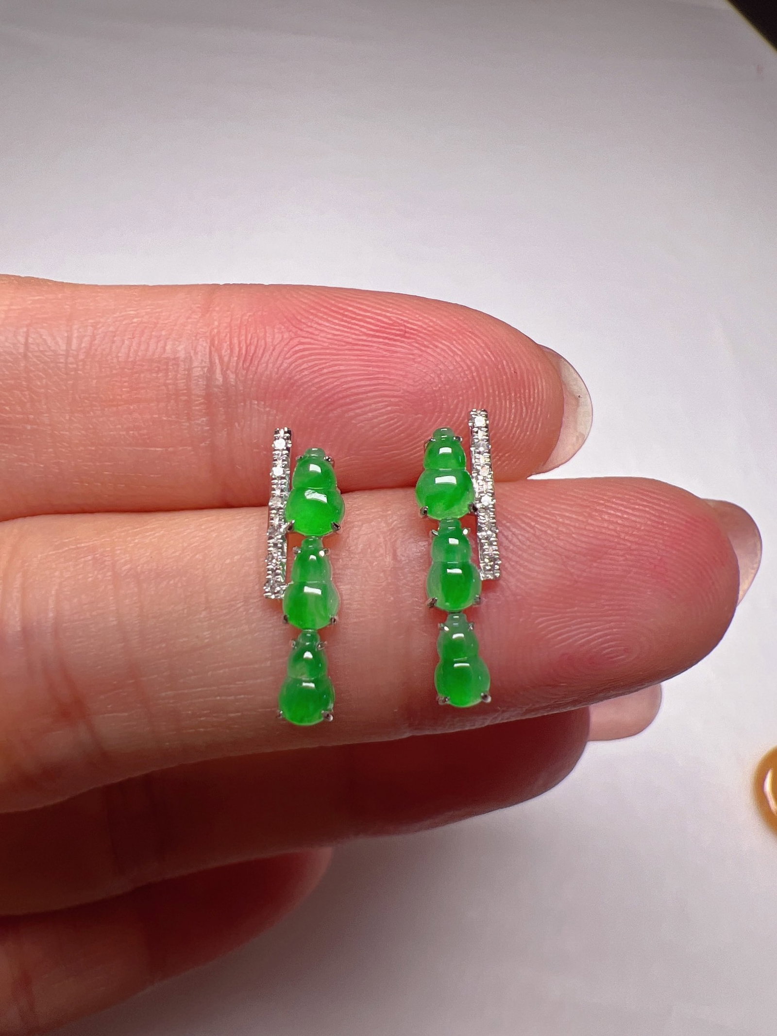 A Pair of Exquisite 18k Gold Diamond Jadeite Gourd Earrings: A Pair of Exquisite 18k Gold Diamond Jadeite Gourd Earrings,Size(Loose Stone):0.2inx0.1in 一对18k金钻翡翠葫芦耳钉