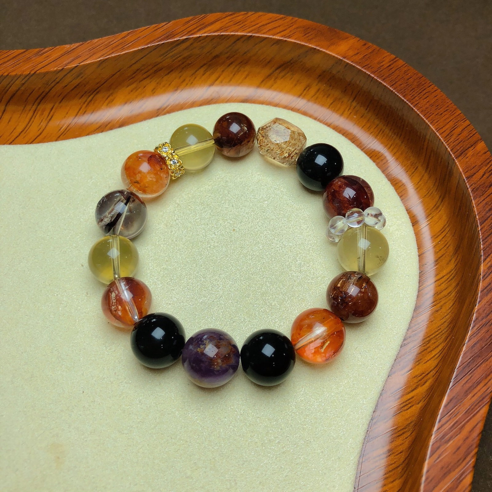 An Exquisite Crystal Bracelet: An Exquisite Crystal Bracelet,Size:0.5in,Weight:39.5g 水晶手串