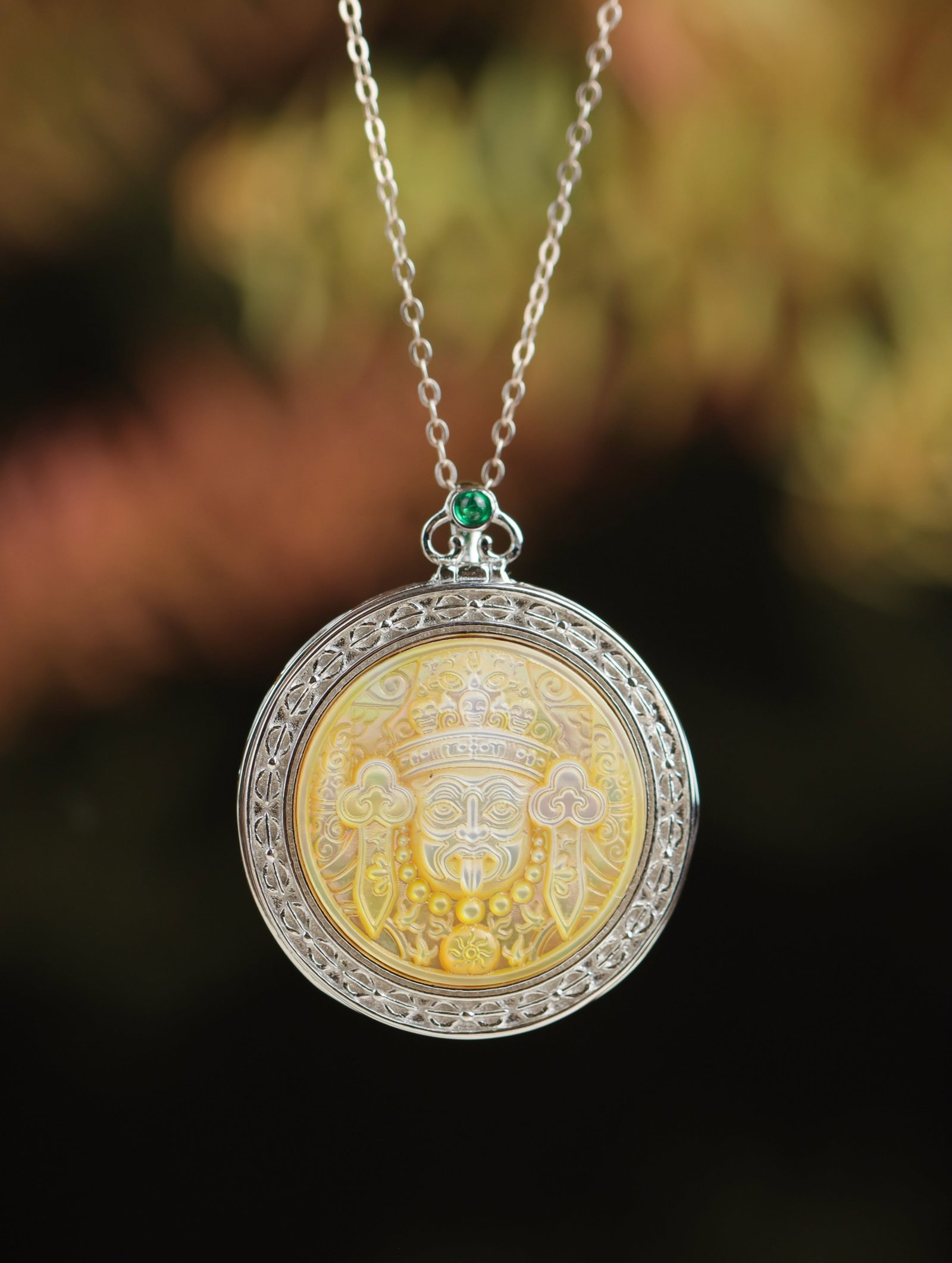 An Exquisite Sterling Silver Inlaid Shell Pendant,Inlaid Turquoise: An Exquisite Sterling Silver Inlaid Shell Pendant,Inlaid Turquoise 纯银镶贝壳吊坠,嵌绿松石