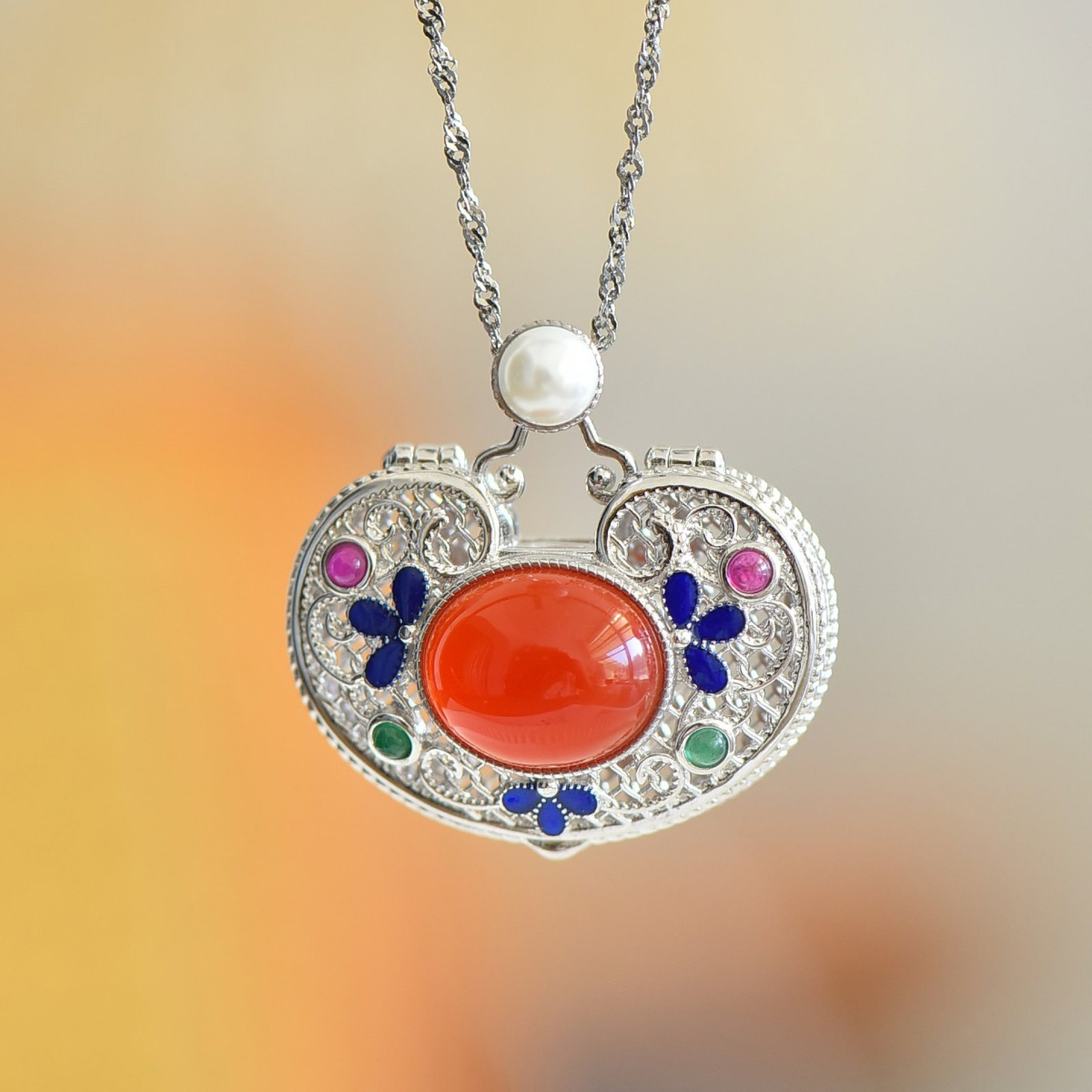 An Exquisite Sterling Silver Inlaid Red Agate Necklace,Inlaid Pearl: An Exquisite Sterling Silver Inlaid Red Agate Necklace,Inlaid Pearl,Size:0.4inx0.5in 纯银镶红玛瑙项链,嵌珍珠