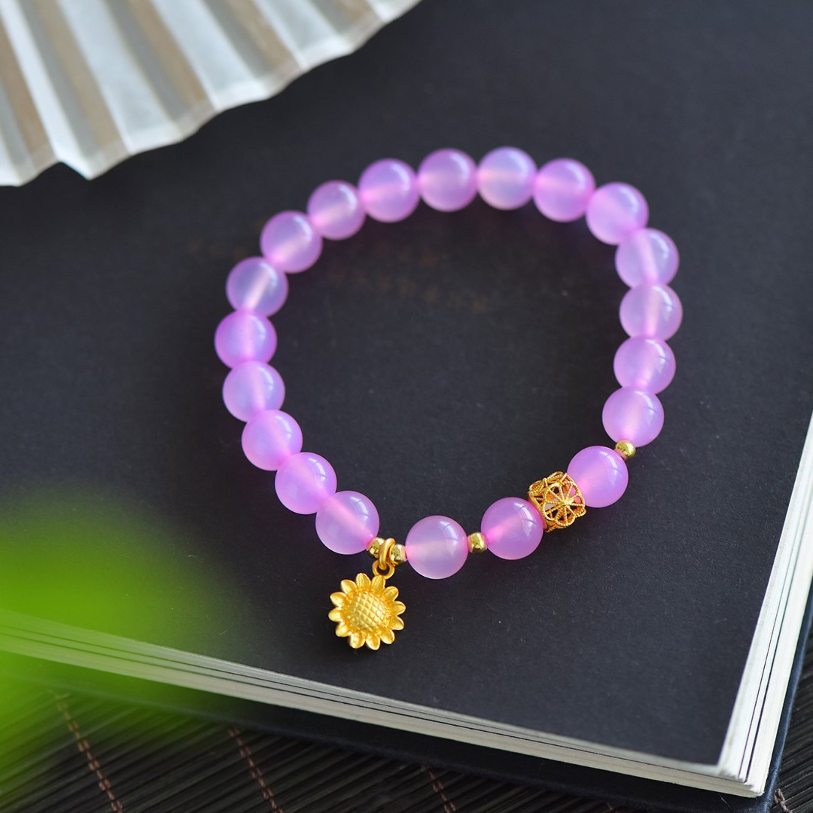 An Exquisite Sterling Silver-Gold Plated Inlaid Agate Bracelets: An Exquisite Sterling Silver-Gold Plated Inlaid Agate Bracelets,Size:0.3inx0.3in 纯银镀金镶玛瑙手串