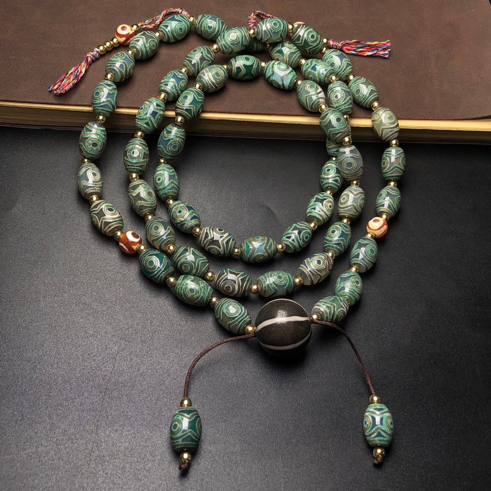 An Exquisite Dzi Bead Pendant: An Exquisite Dzi Bead Pendant,Size:0.6inx0.4in 天珠挂件