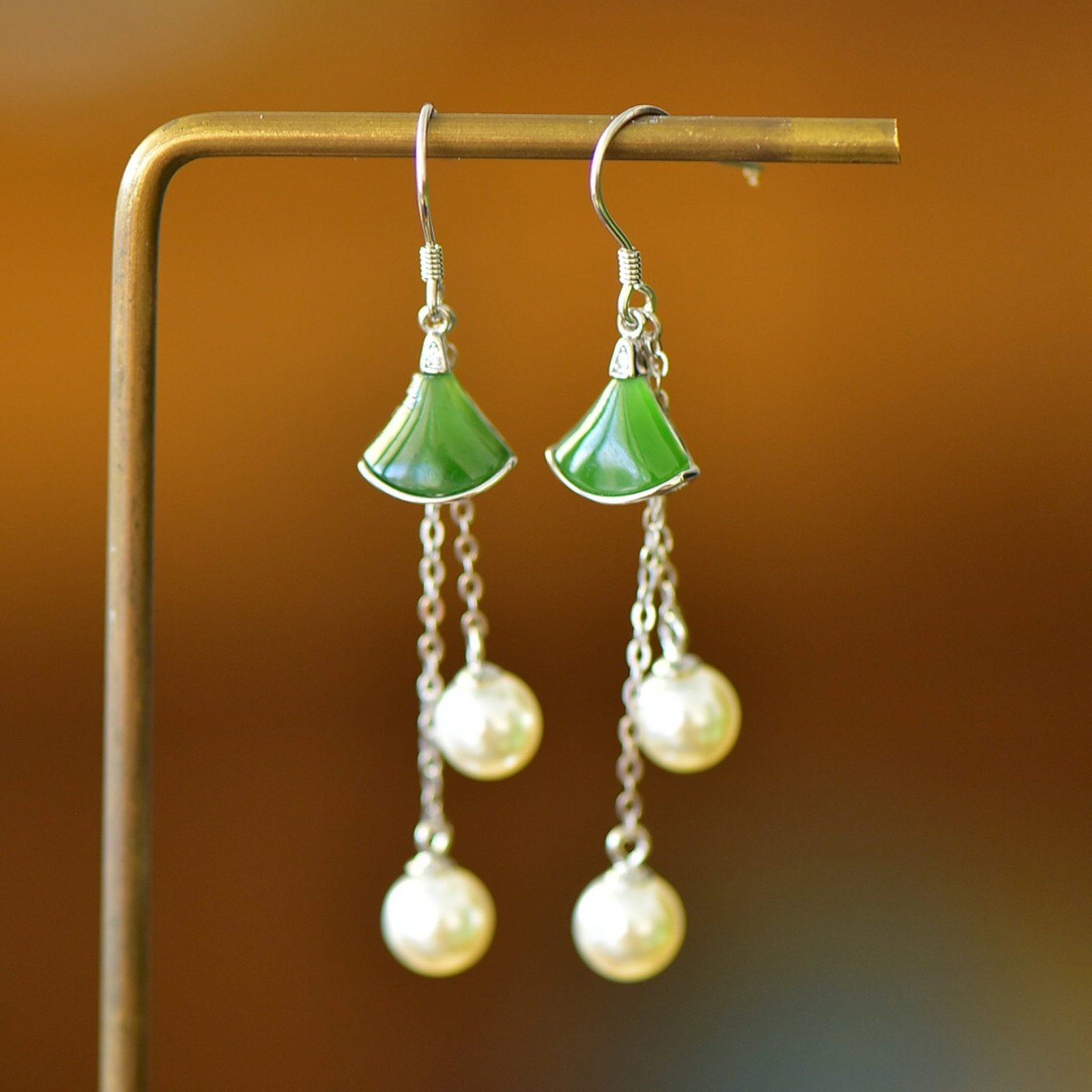 A Pair of Exquisite Sterling Silver Inlaid Jasper Earrings,Inlaid Peal: A Pair of Exquisite Sterling Silver Inlaid Jasper Earrings,Inlaid Peal,Size:0.4inx2.4in 一对纯银镶碧玉耳环,嵌珍珠