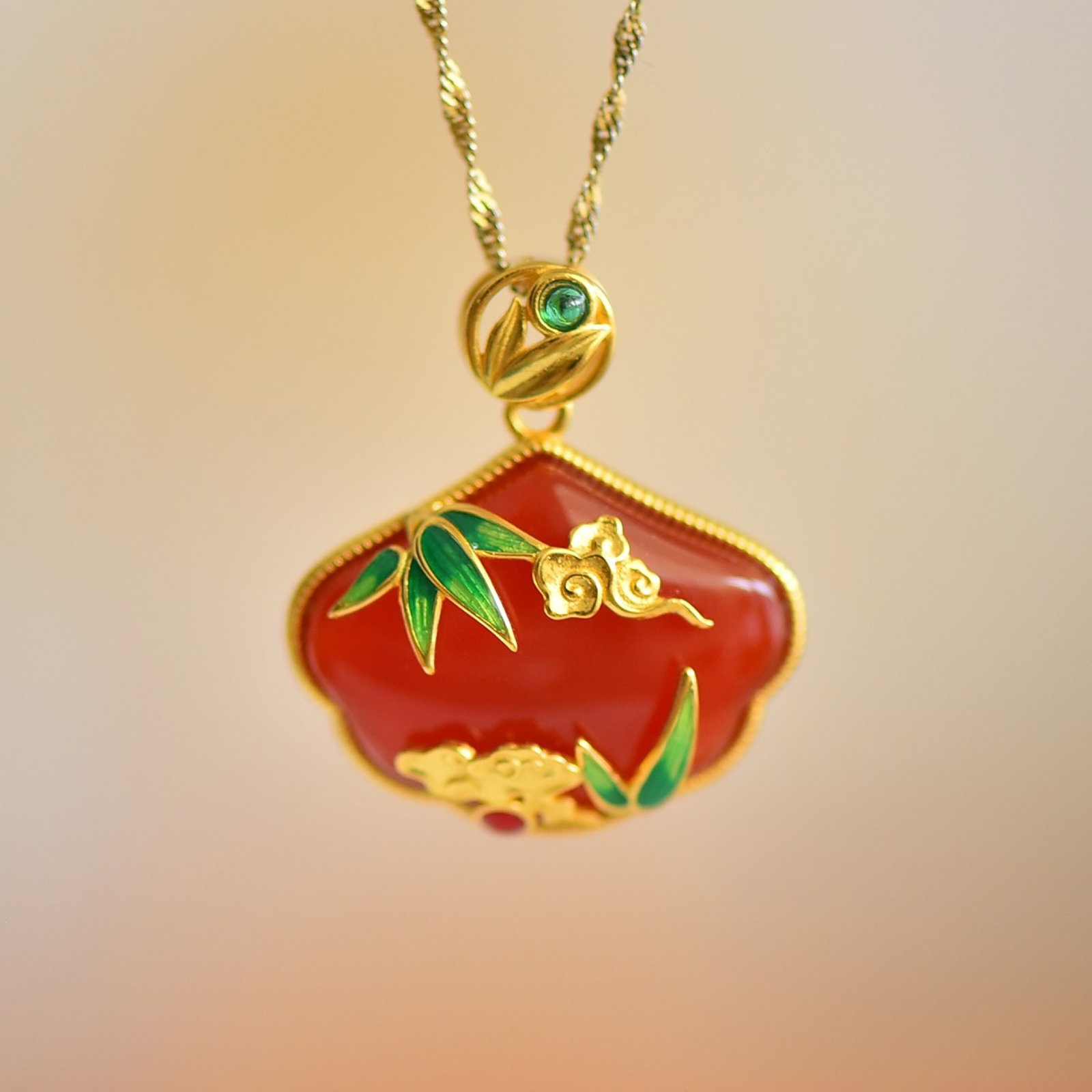 An Exquisite Sterling Silver-Gold Plated Inlaid Red Agate Necklace: An Exquisite Sterling Silver-Gold Plated Inlaid Red Agate Necklace,Size:0.7in 纯银镀金镶红玛瑙项链
