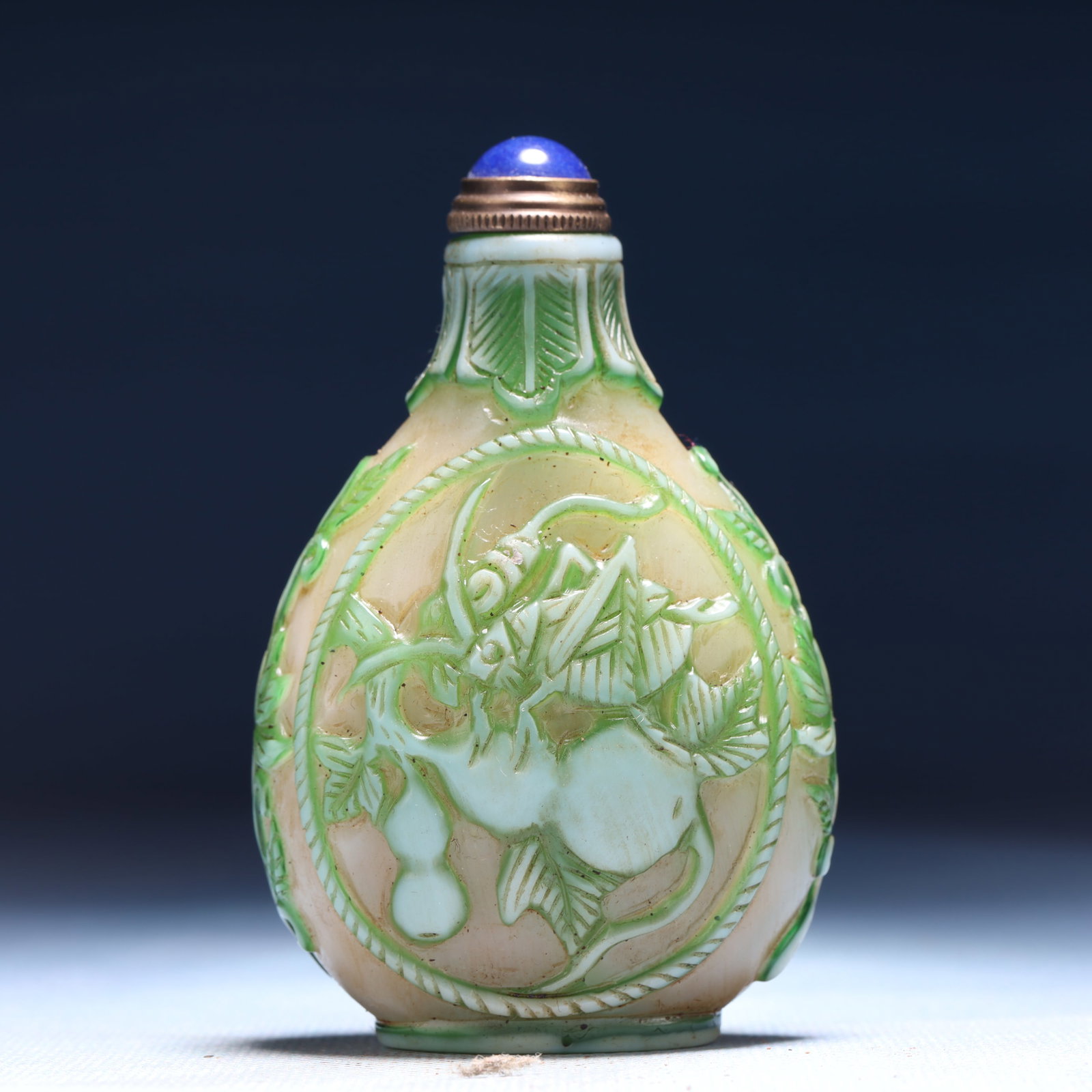 An Exquisite Glass Cricket Pattern Snuff Bottle: An Exquisite Glass Cricket Pattern Snuff Bottle,Qing Dynasty,China,Size:2inx1.2inx3.1in,Weight:70g 琉璃蟋蟀纹鼻烟壶,中国清代
