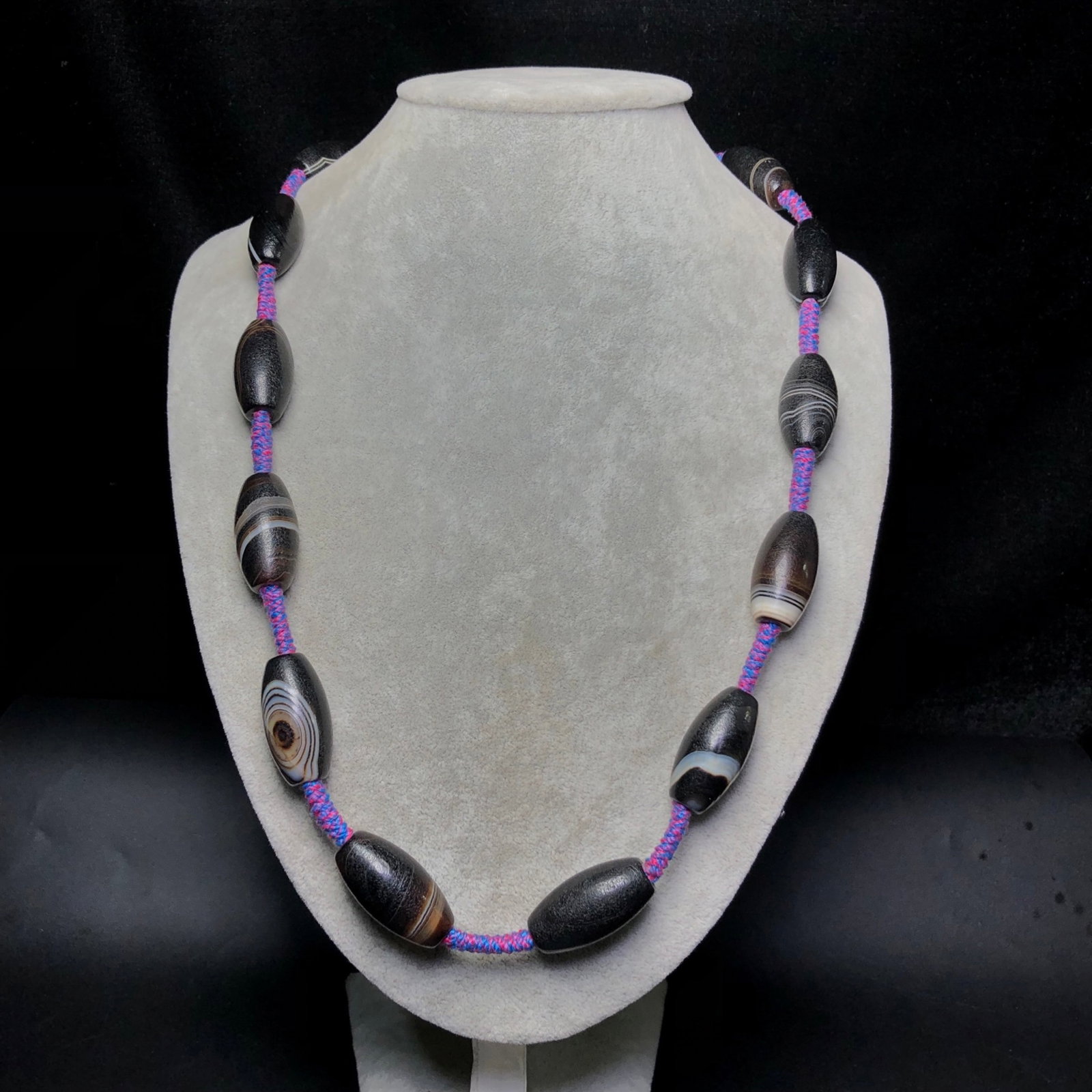 A Precious Agate Necklace - 8