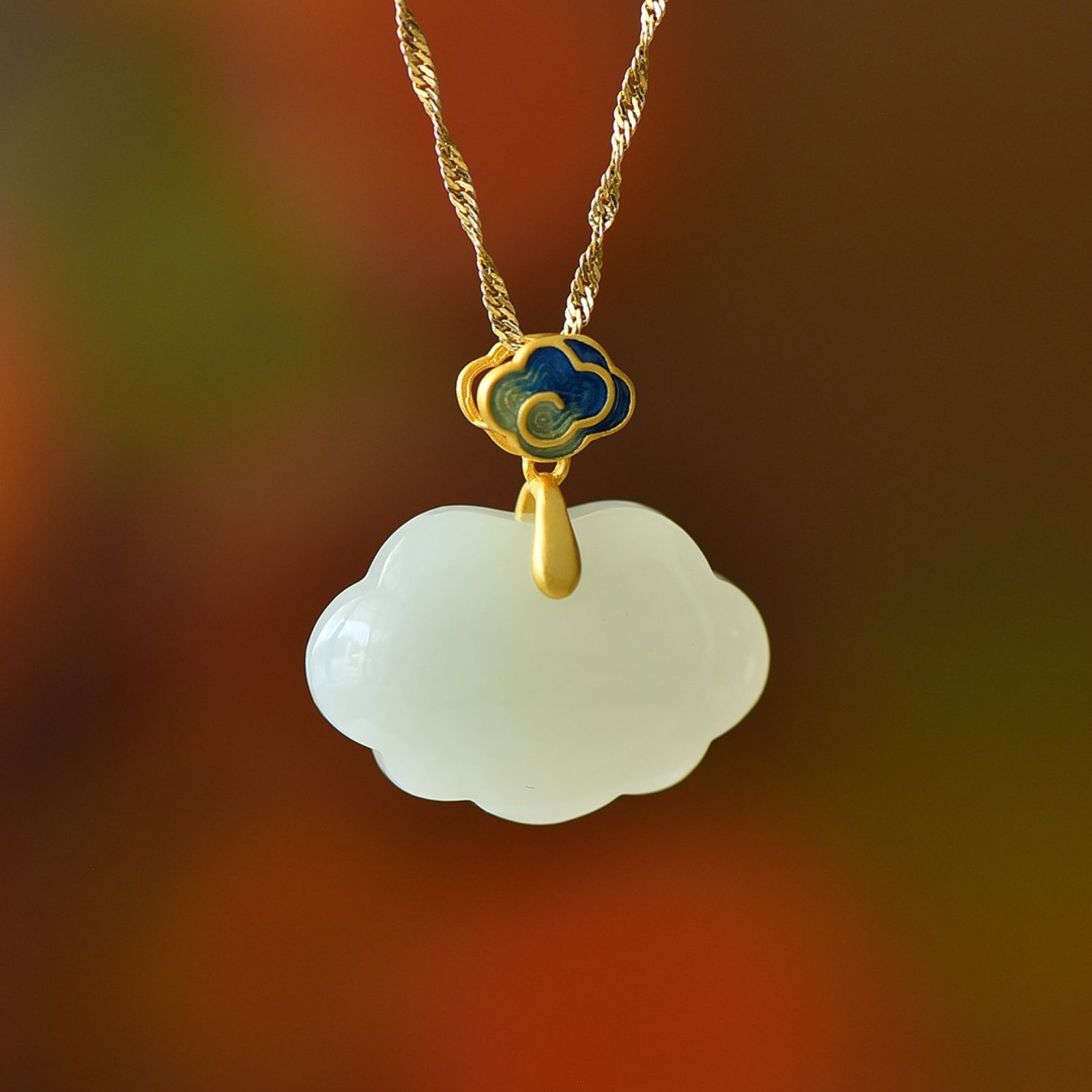 An Exquisite Sterling Silver-Gold Plated Inlaid White Jade Pendant: An Exquisite Sterling Silver-Gold Plated Inlaid White Jade Pendant,Size:0.6inx0.9in 纯银镀金镶白玉吊坠