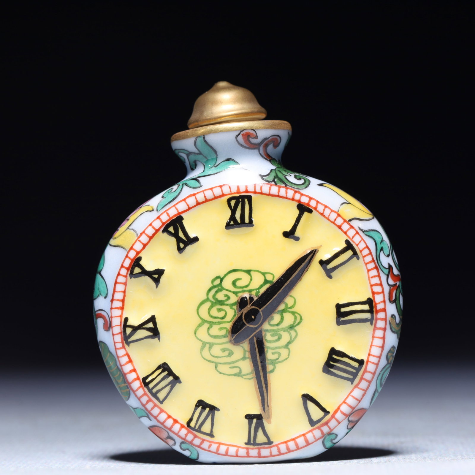 An Exquisite Famille-Rose Snuff Bottle: An Exquisite Famille-Rose Snuff Bottle,Qing Dynasty,China,Size:2inx0.8inx2.6in,Weight:37.1g 粉彩鼻烟壶,中国清代
