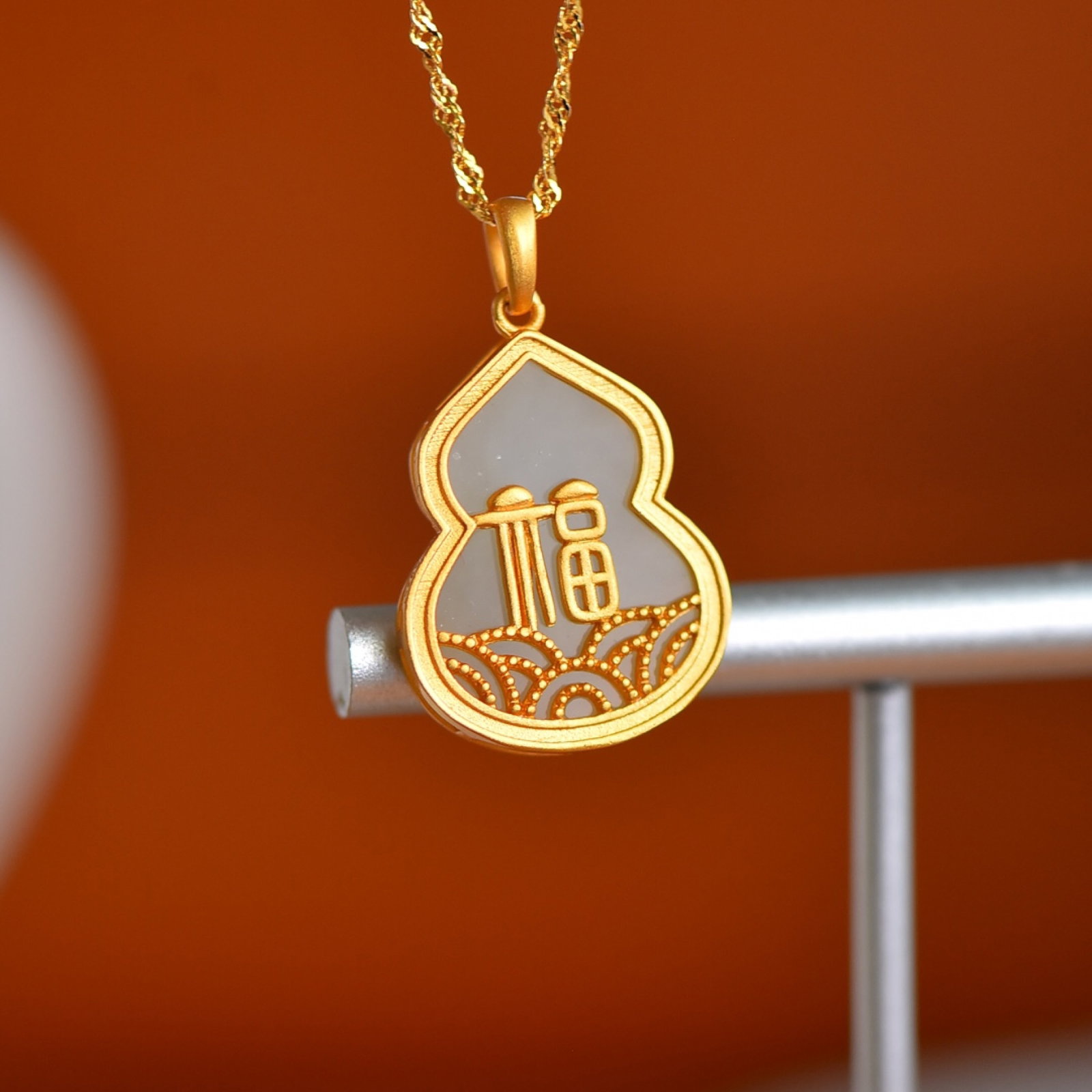 An Exquisite Sterling Silver-Gold Plated Inlaid White Jade Necklace: An Exquisite Sterling Silver-Gold Plated Inlaid White Jade Necklace,Size:0.6inx0.8in 纯银镀金镶白玉项链