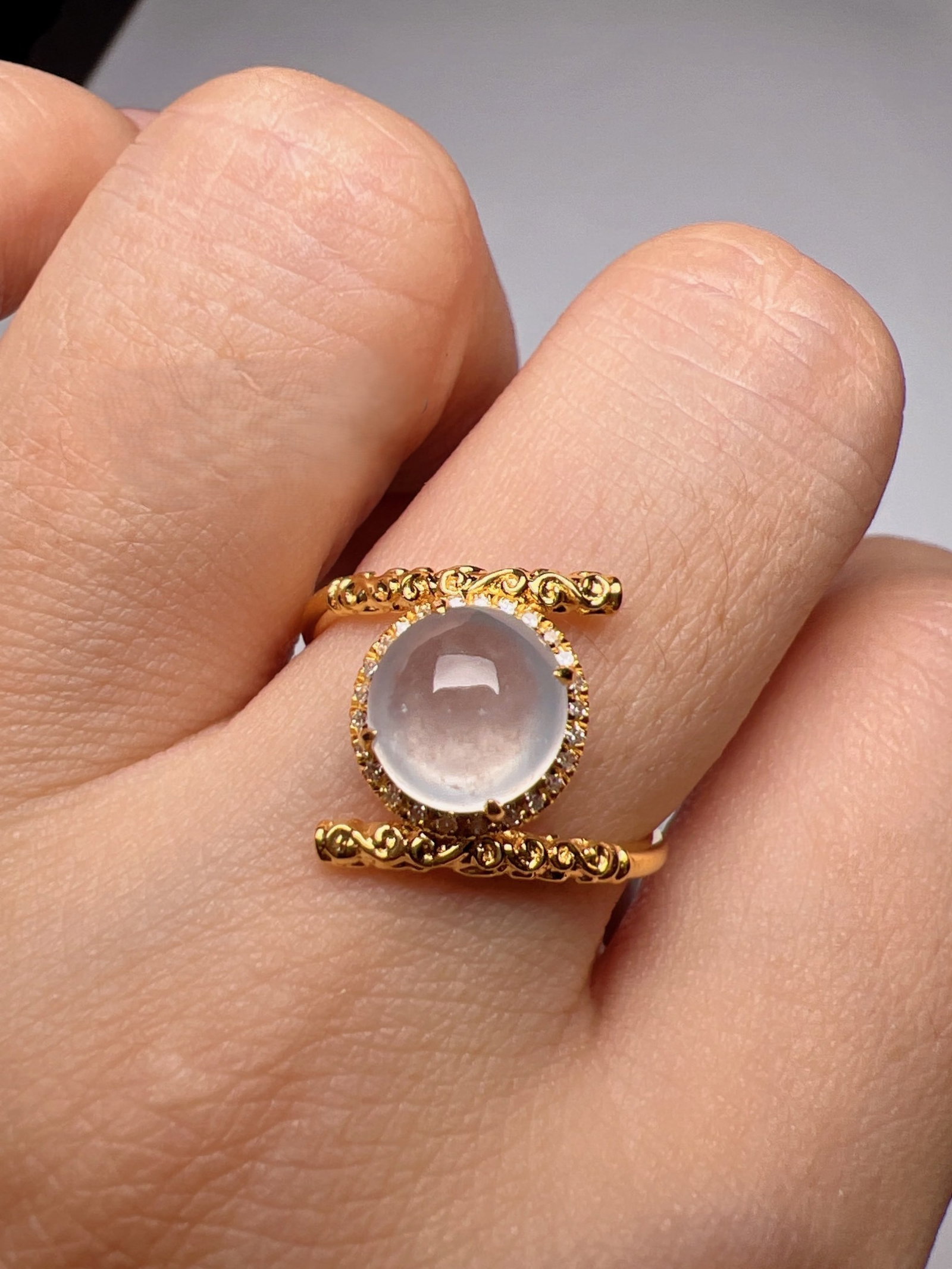 An Exquisite 18k Gold Diamond Inlaid Jadeite Ring: An Exquisite 18k Gold Diamond Inlaid Jadeite Ring,Size(Loose Stone):0.3inx0.3inx0.2in #13 18k金钻镶嵌翡翠戒指