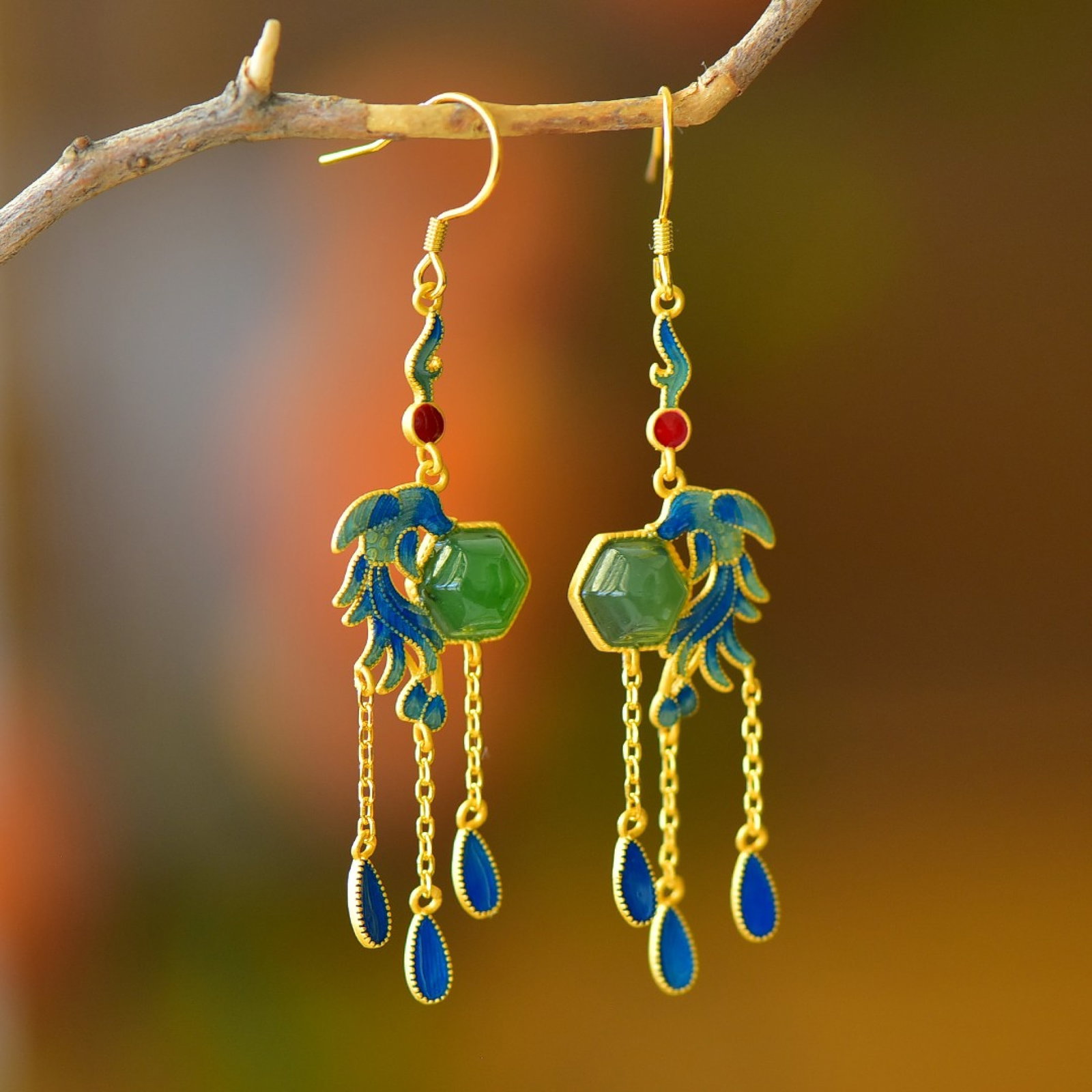 A Pair of Exquisite Sterling Silver-Gold Plated Inlaid Jasper Earrings: A Pair of Exquisite Sterling Silver-Gold Plated Inlaid Jasper Earrings 一对纯银镀金镶碧玉耳环