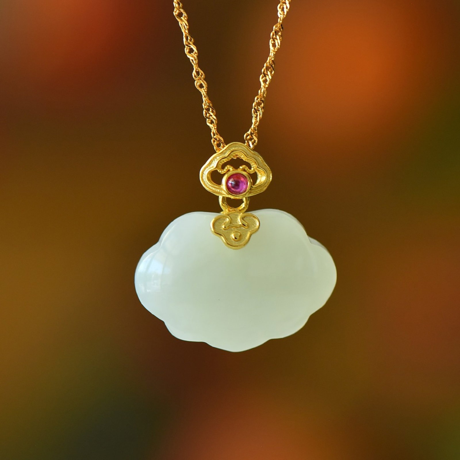 An Exquisite Sterling Silver-Gold Plated Inlaid White Jade Pendant: An Exquisite Sterling Silver-Gold Plated Inlaid White Jade Pendant,Size:0.6inx0.9in 纯银镀金镶白玉吊坠