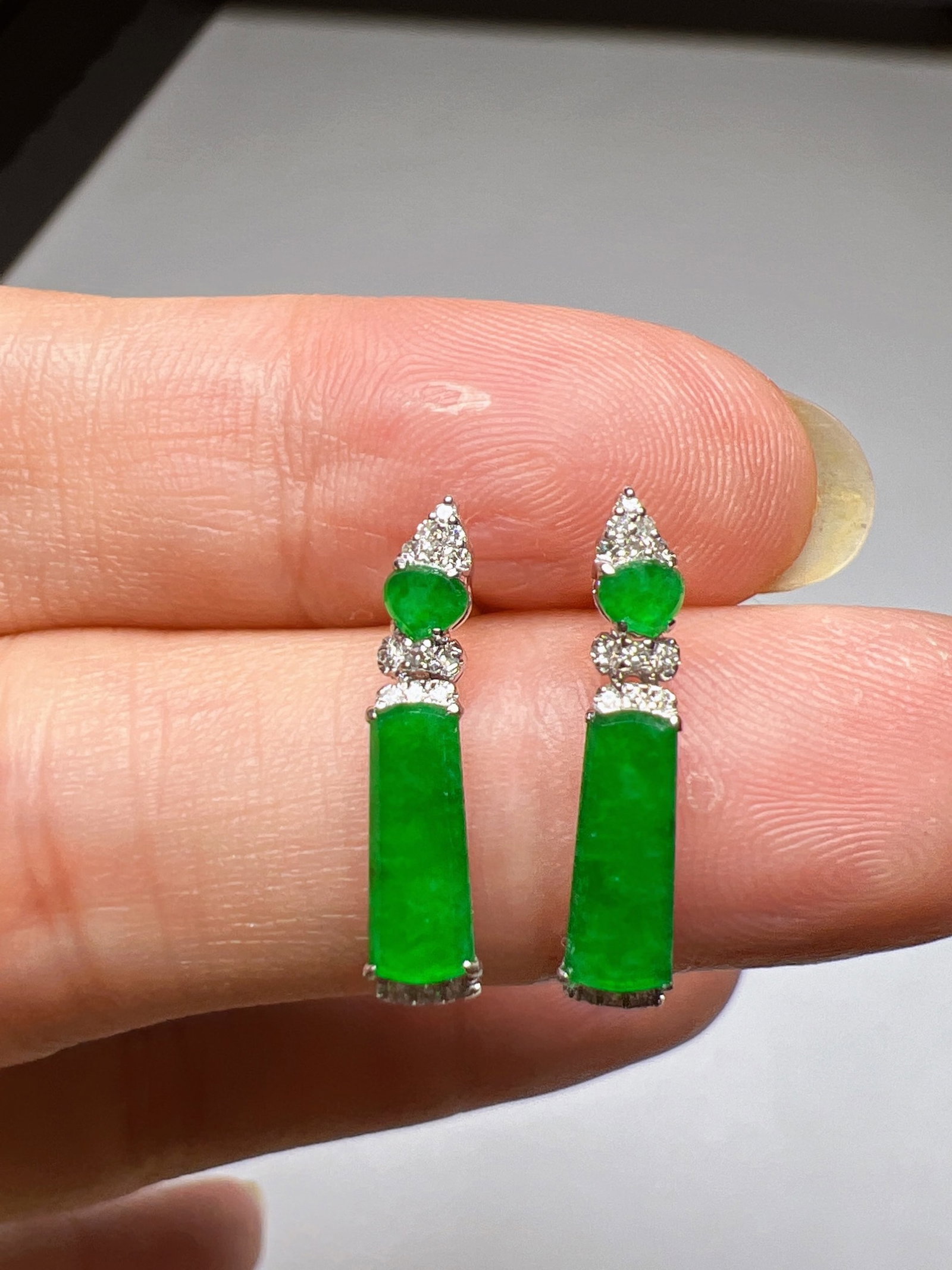 A Pair of Exquisite 18k Gold Diamond Inlaid Jadeite Earrings: A Pair of Exquisite 18k Gold Diamond Inlaid Jadeite Earrings,Size(Loose Stone):0.4inx0.2in 一对18k金钻镶嵌翡翠耳环