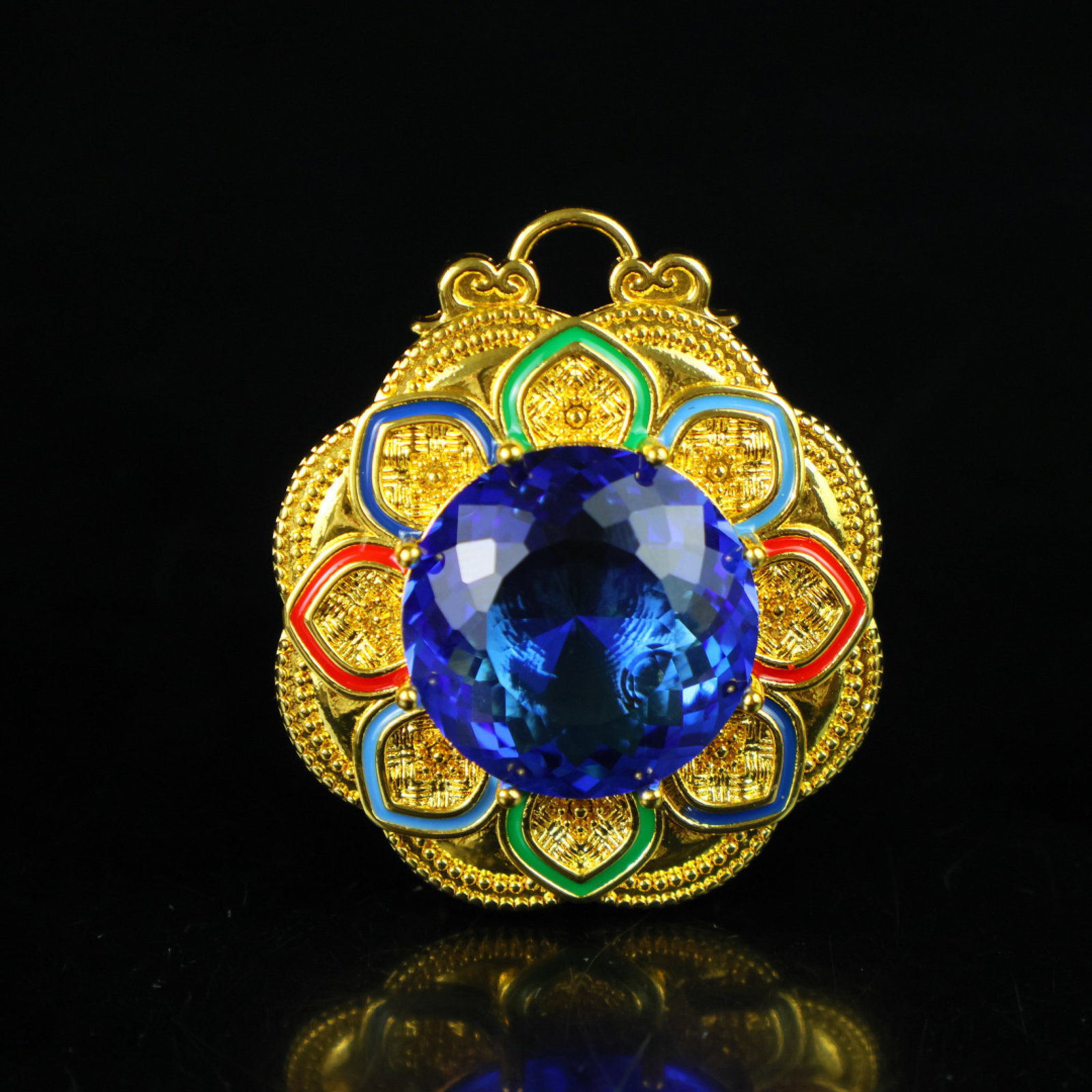 An Exquisite Pendant: An Exquisite Pendant,Size:0.8in 一个精美的吊坠