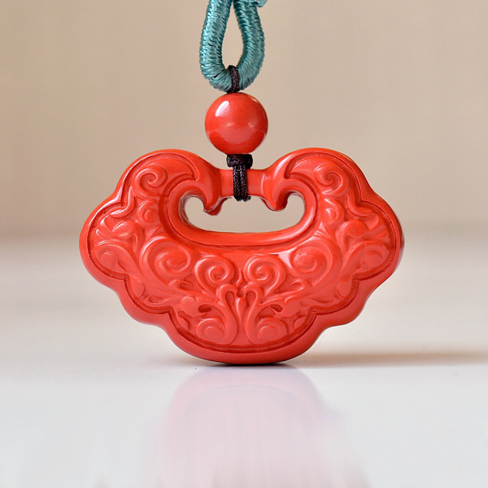An Exquisite Cinnabar Flower Pattern Pendant: An Exquisite Cinnabar Flower Pattern Pendant,Size:0.7inx1.1in,Weight:12.4g 朱砂花卉纹挂件