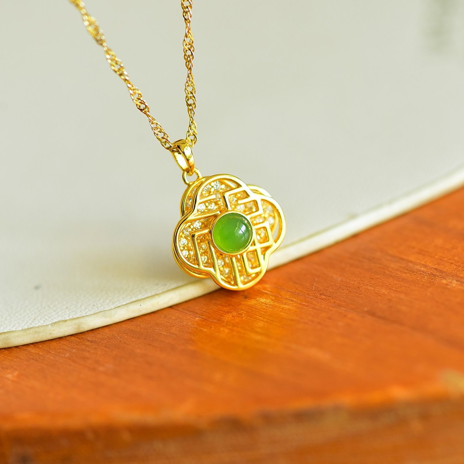 An Exquisite Sterling Silver-Gold Plated Inlaid Jasper Pendant,Inlaid Diamond: An Exquisite Sterling Silver-Gold Plated Inlaid Jasper Pendant,Inlaid Diamond,Size:0.2inx0.2in 纯银镀金镶碧玉项链,嵌钻石