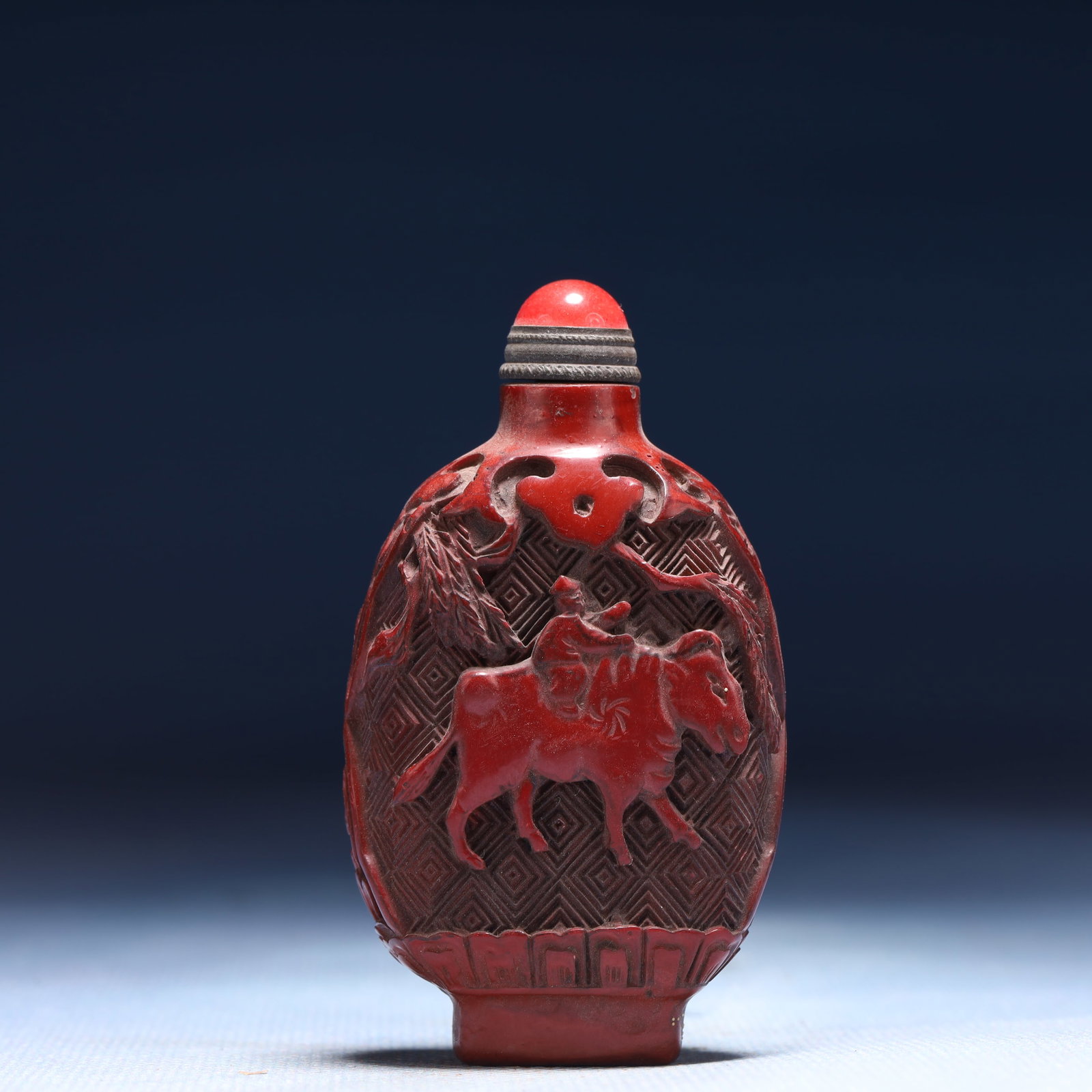 An Exquisite Carved Red Lacquer Character and Story Pattern Snuff Bottle: An Exquisite Carved Red Lacquer Character and Story Pattern Snuff Bottle,Qing Dynasty,China,Size:1.6inx0.8inx2.6in,Weight:34g 剔红漆人物故事纹鼻&#