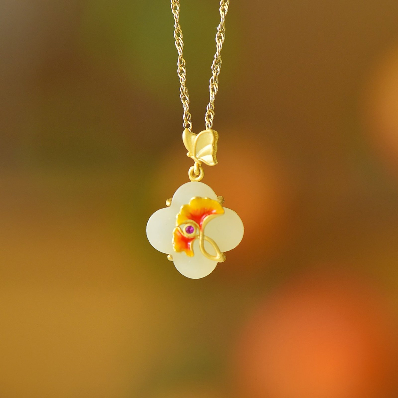 An Exquisite Sterling Silver-Gold Plated Inlaid White Jade Pendant: An Exquisite Sterling Silver-Gold Plated Inlaid White Jade Pendant,Size:0.6inx0.6in 纯银镀金镶白玉吊坠