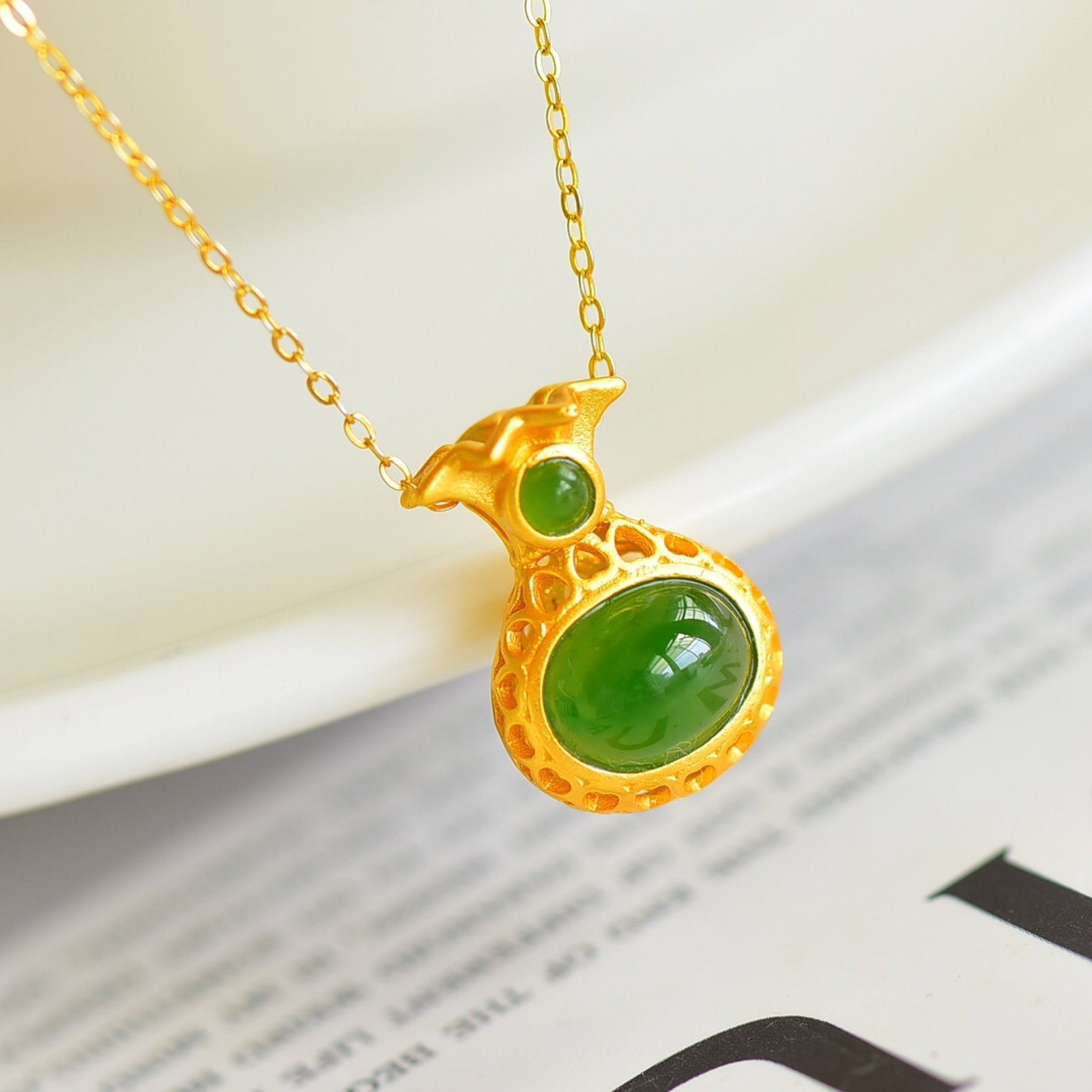 An Exquisite Sterling Silver-Gold Plated Inlaid Jasper Necklace: An Exquisite Sterling Silver-Gold Plated Inlaid Jasper Necklace,Size:0.3inx0.4in 纯银镀金镶碧玉项链