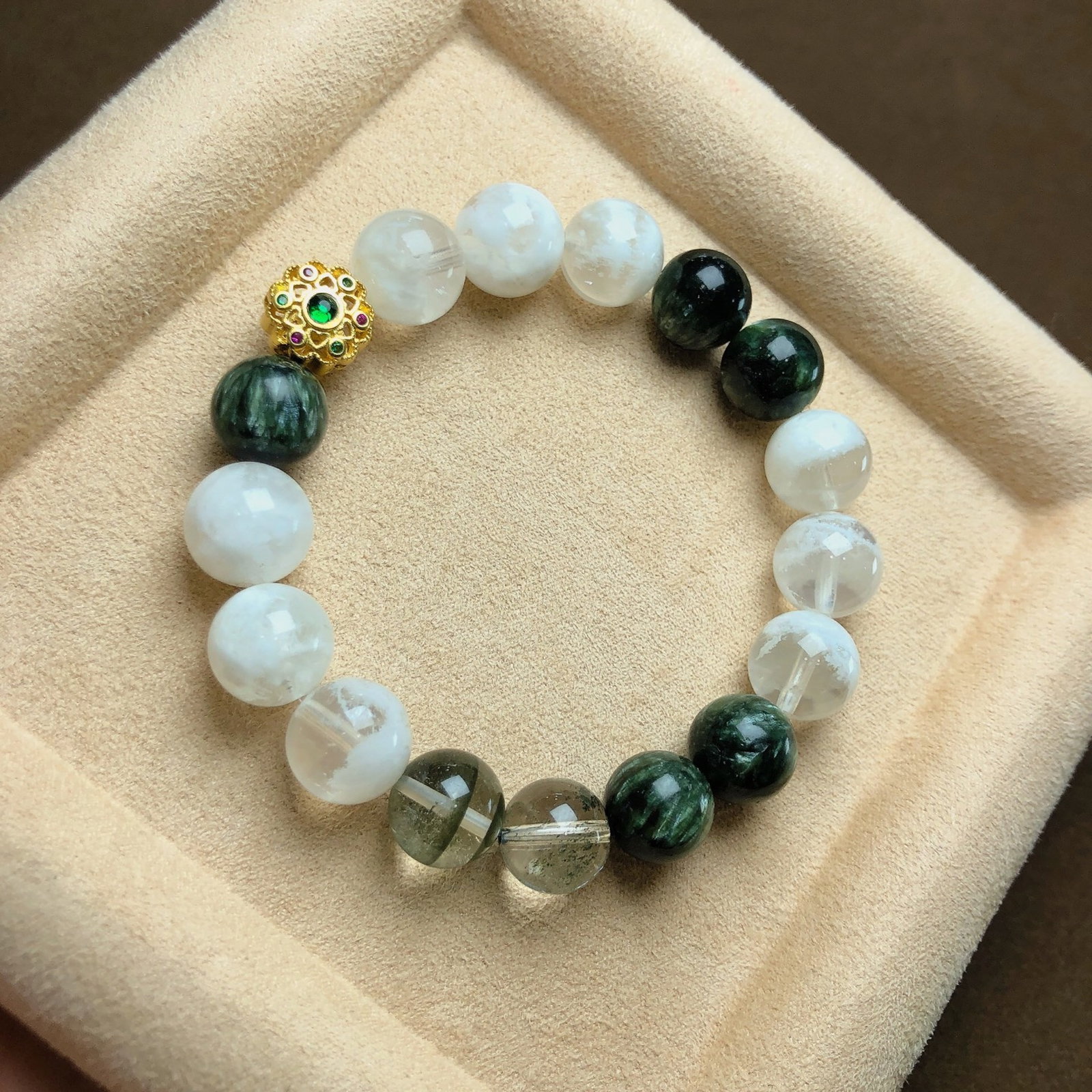 An Exquisite Crystal Bracelets - 2