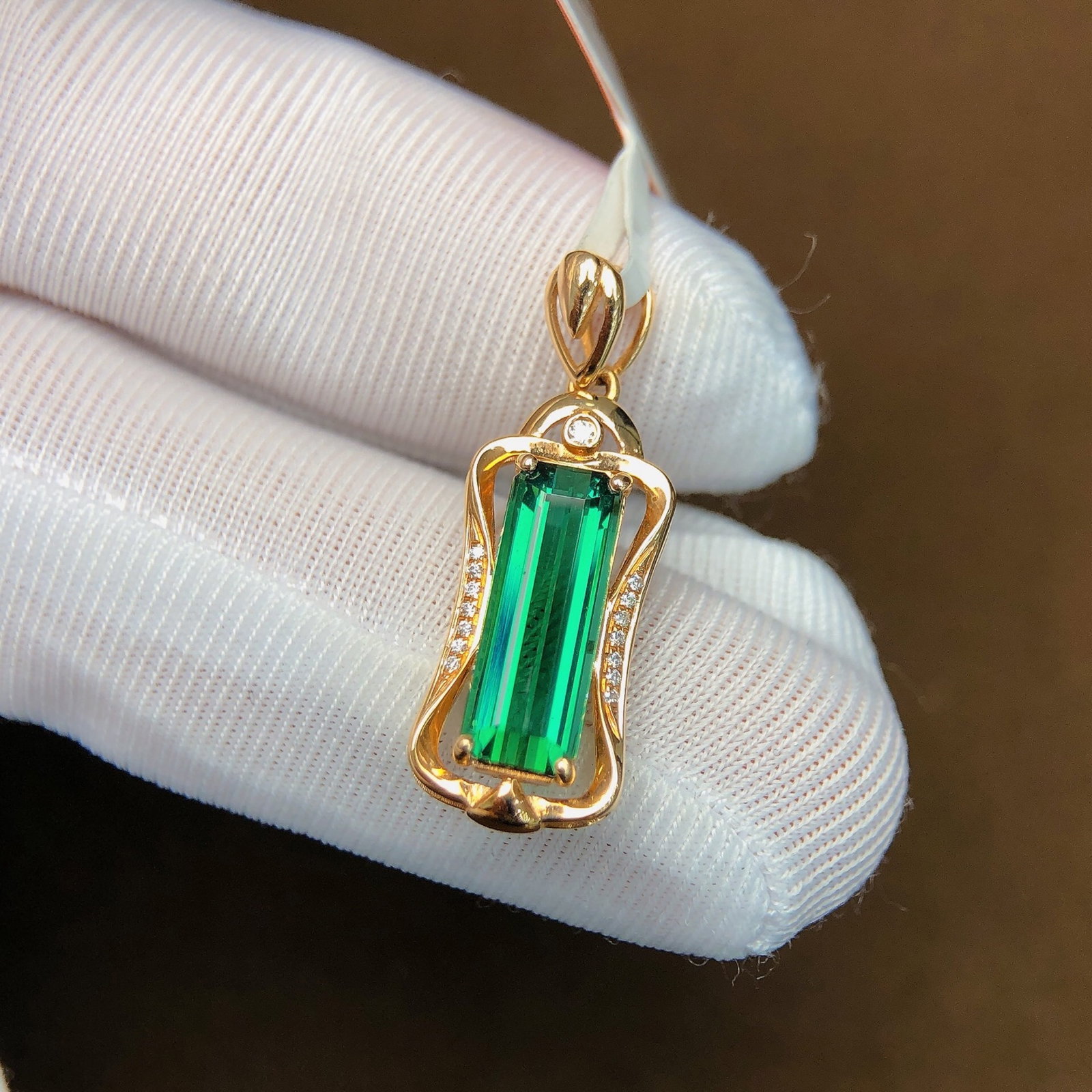 3.32Ctw Natural Tourmaline Necklace: 3.32Ctw Natural Tourmaline Necklace,Size:0.6inx0.2in 3.32Ctw天然碧玺项链