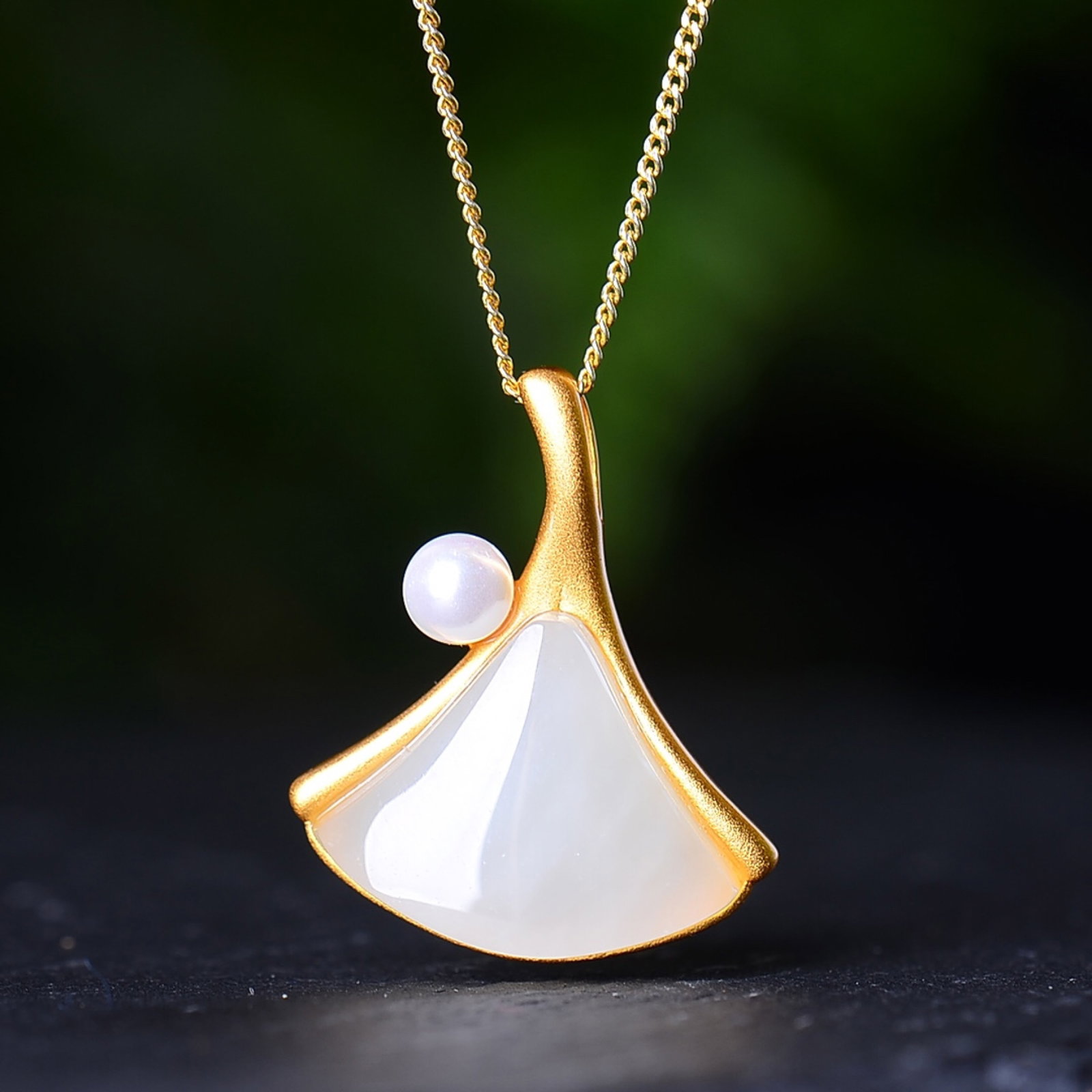 An Exquisite Sterling Silver-Gold Plated Inlaid White Jade Pendant: An Exquisite Sterling Silver-Gold Plated Inlaid White Jade Pendant,Size:0.5inx0.6in 纯银镀金镶白玉吊坠