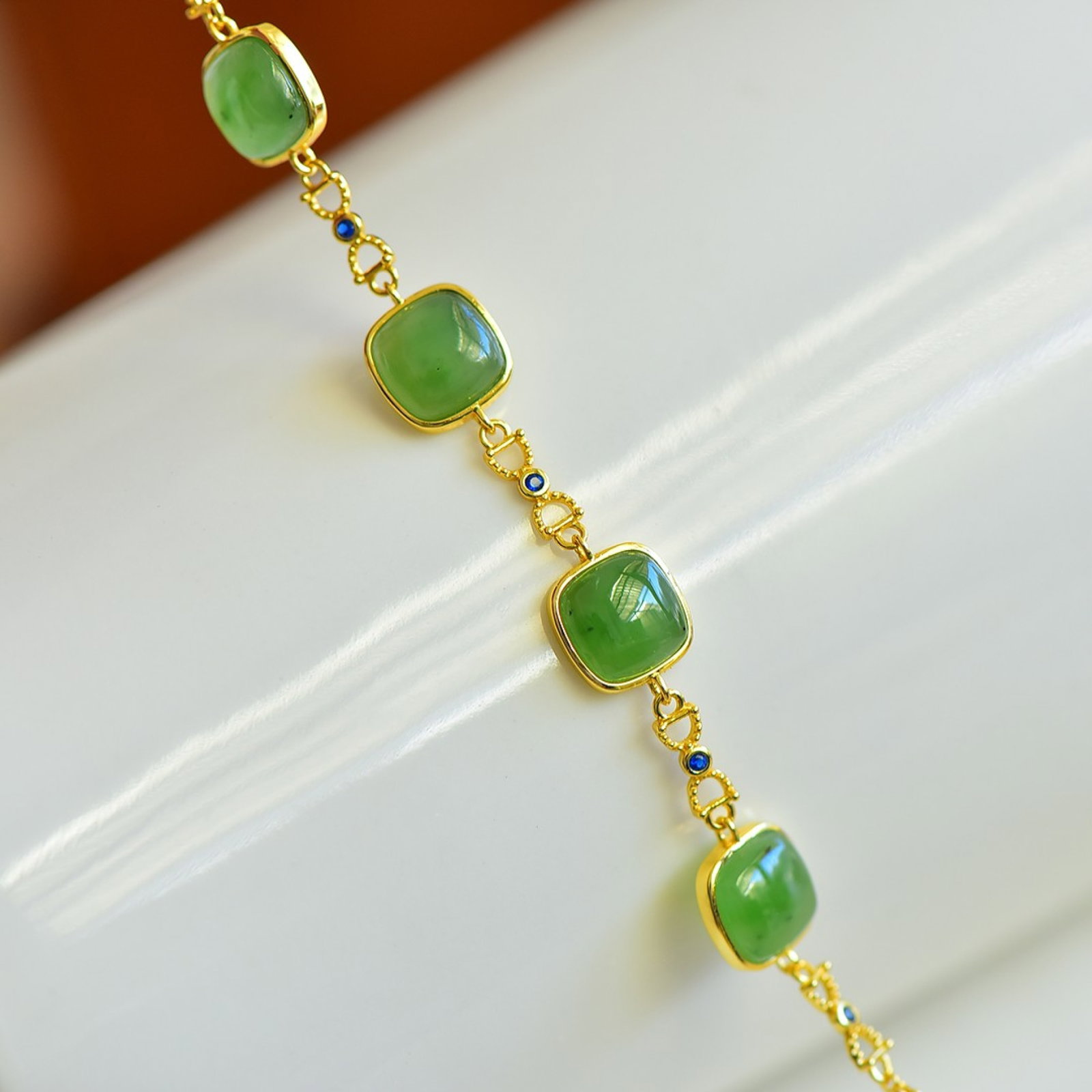 An Exquisite Sterling Silver-Gold Plated Inlaid Jasper Bracelet: An Exquisite Sterling Silver-Gold Plated Inlaid Jasper Bracelet,Size:0.3inx0.3in 纯银镀金镶碧玉手链