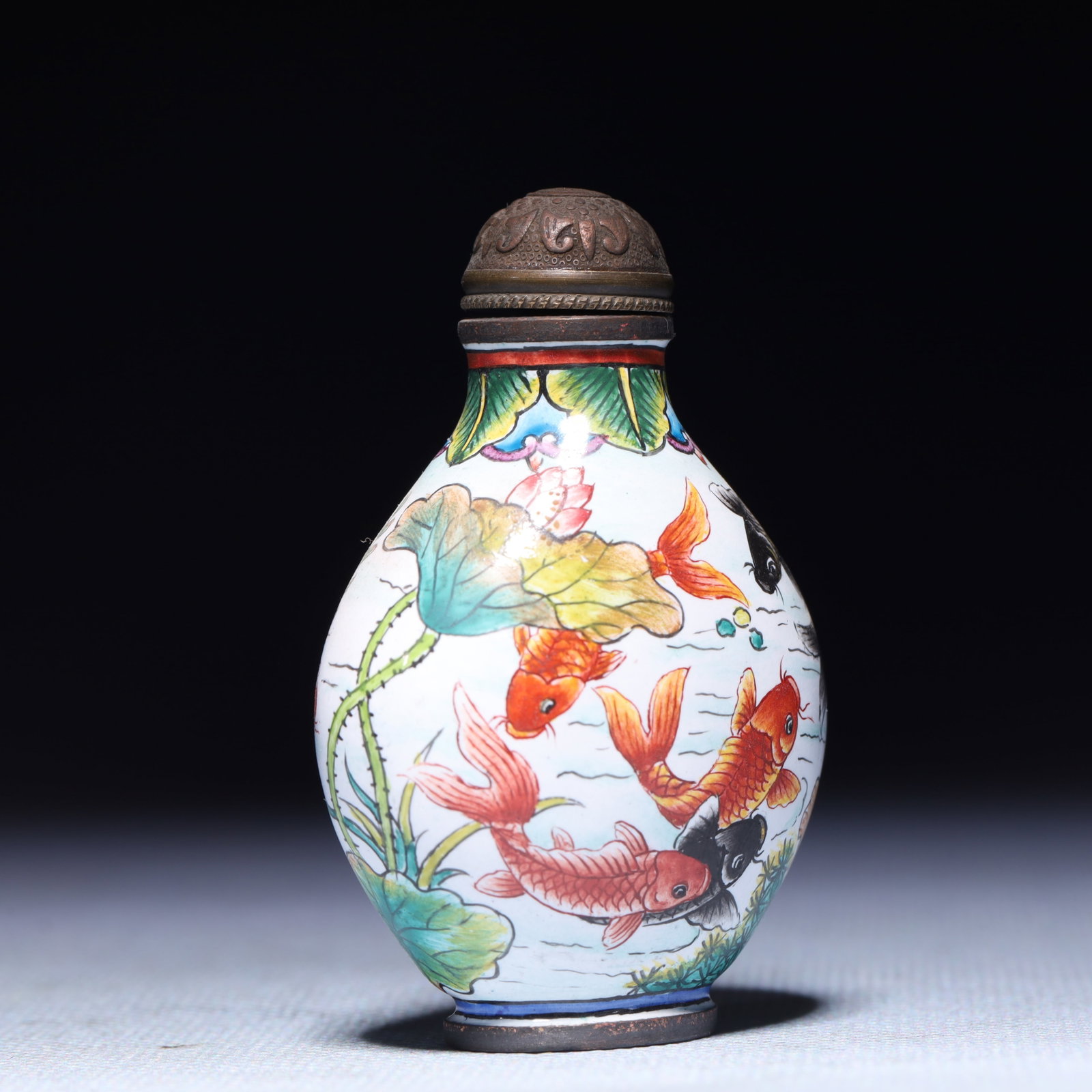 An Exquisite Painted Enamel Fish Pattern Snuff Bottle - 4