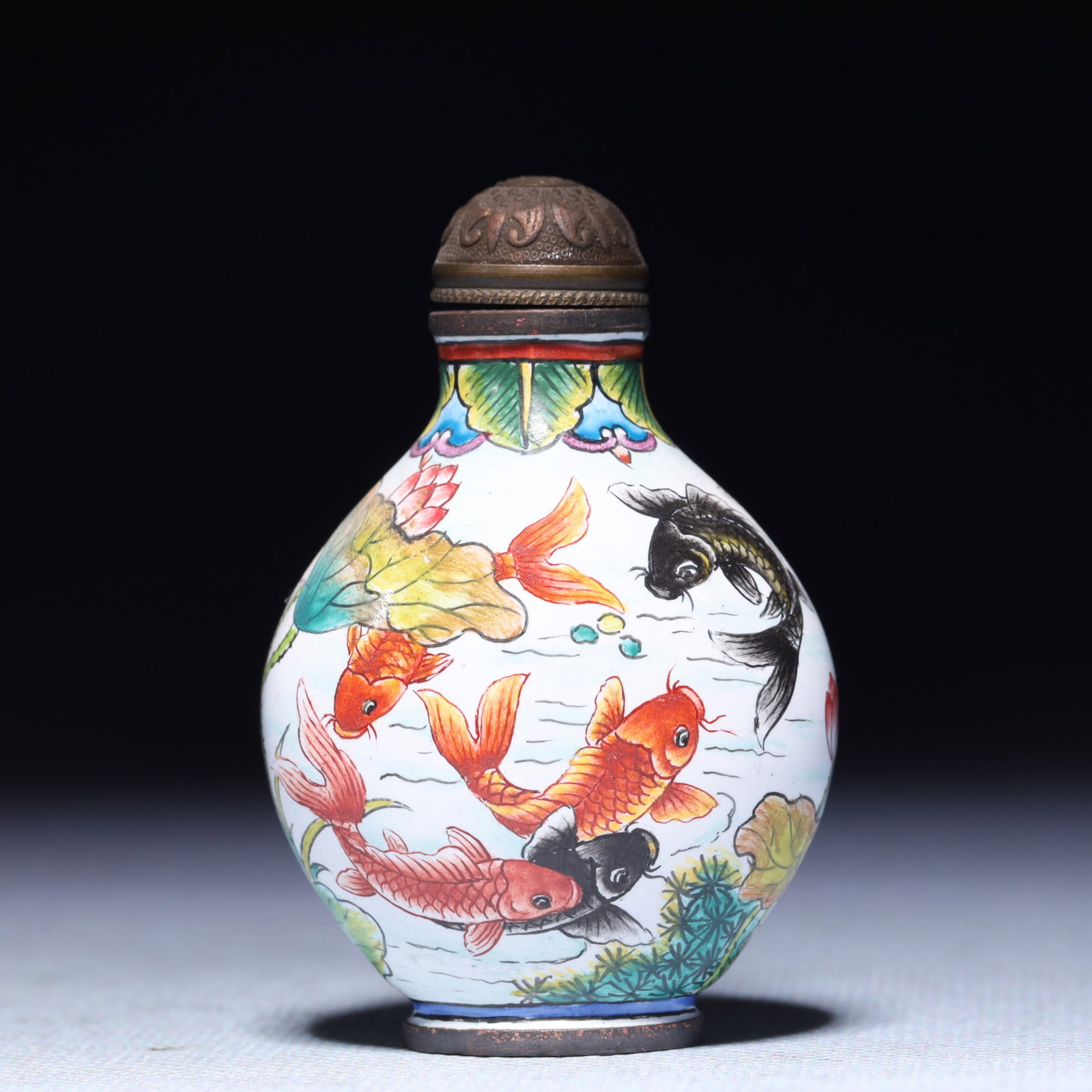 An Exquisite Painted Enamel Fish Pattern Snuff Bottle - 5