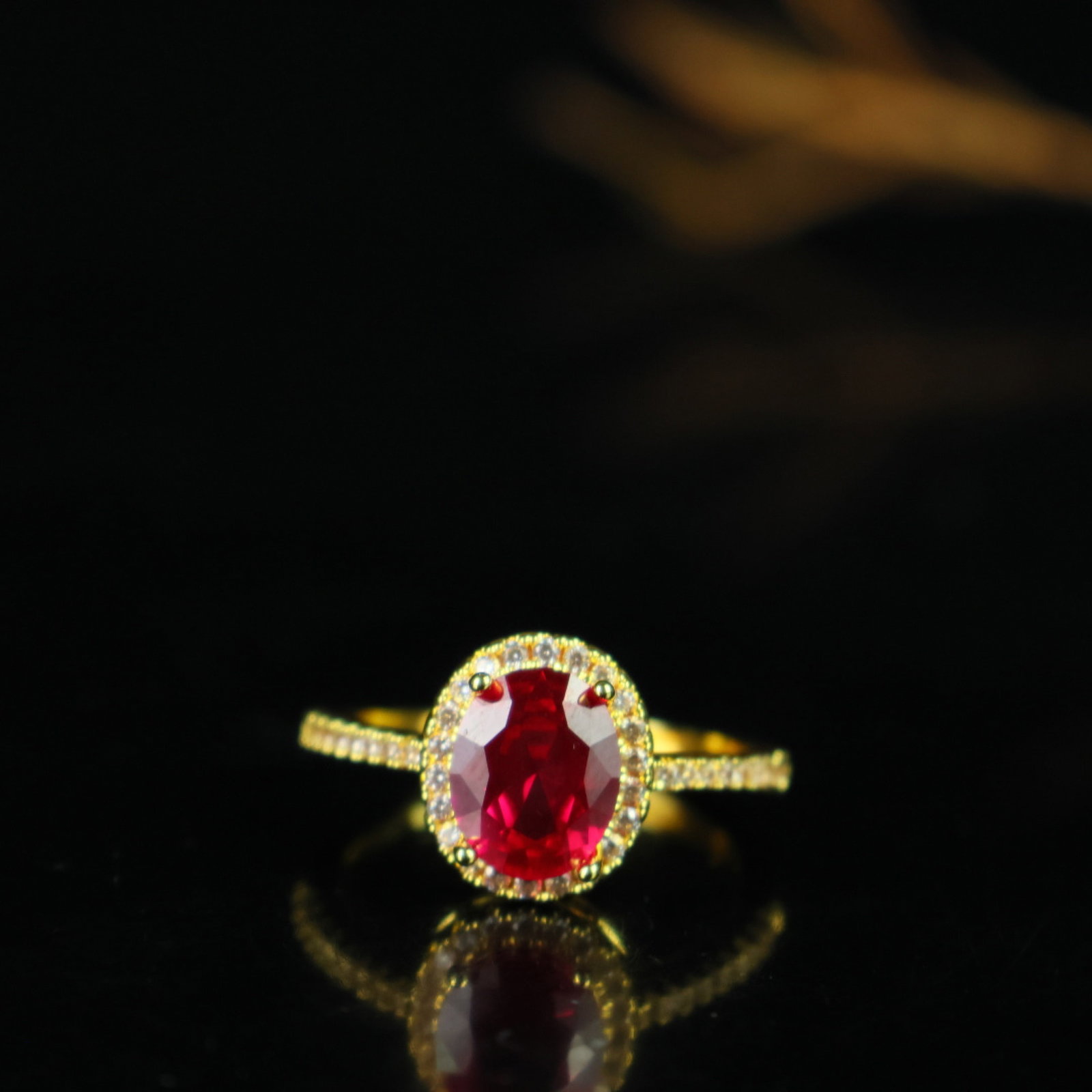 An Exquisite Ring: An Exquisite Ring,Size:0.4in 一个精美的戒指