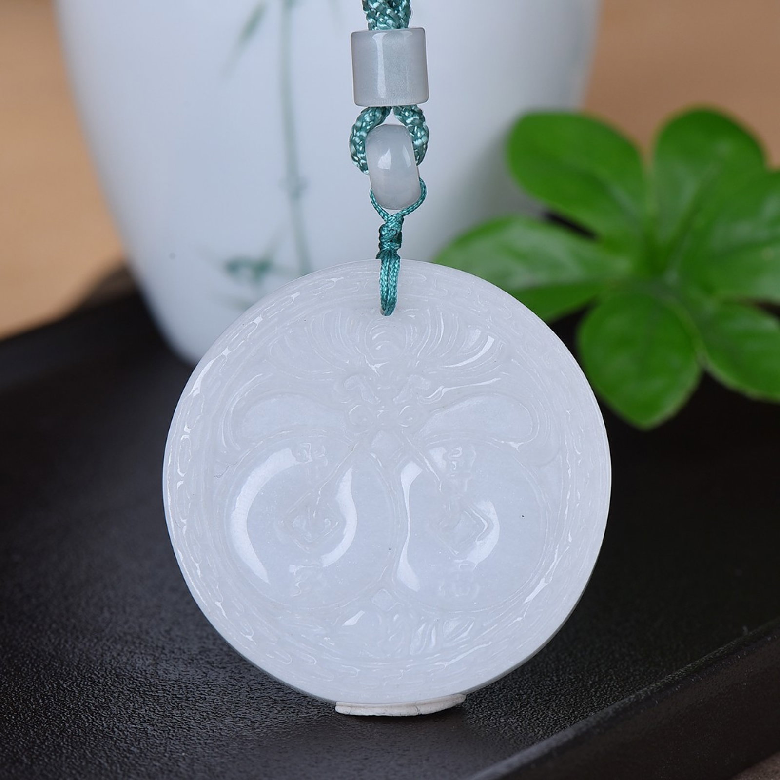 An Exquisite White Jade Pendant: An Exquisite White Jade Pendant,Size:1.9inx1.9in 寓意:转运吉祥 白玉吊坠
