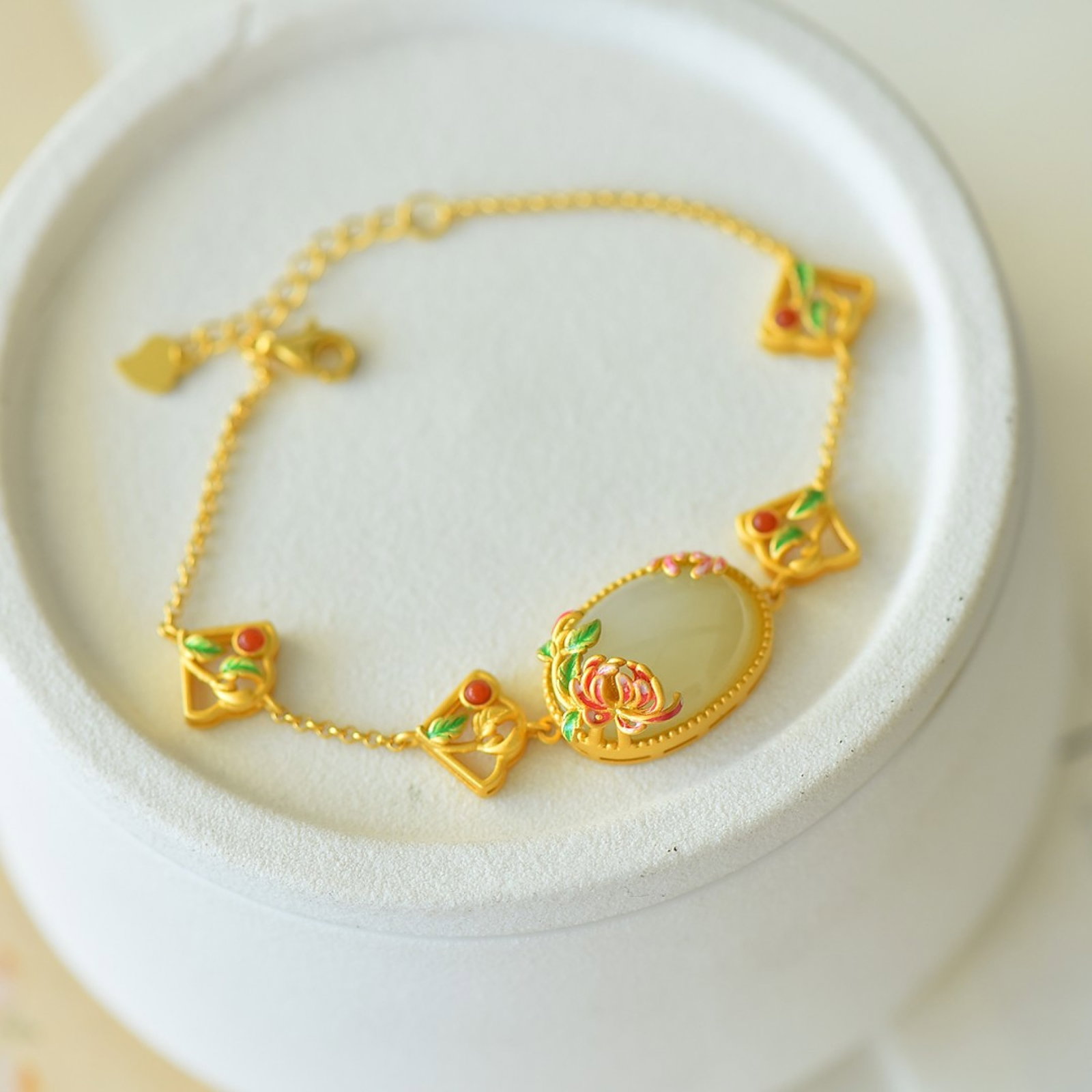 An Exquisite Sterling Silver-Gold Plated Inlaid White Jade Bracelet: An Exquisite Sterling Silver-Gold Plated Inlaid White Jade Bracelet,Size:0.5inx0.7in 纯银镀金镶白玉手链