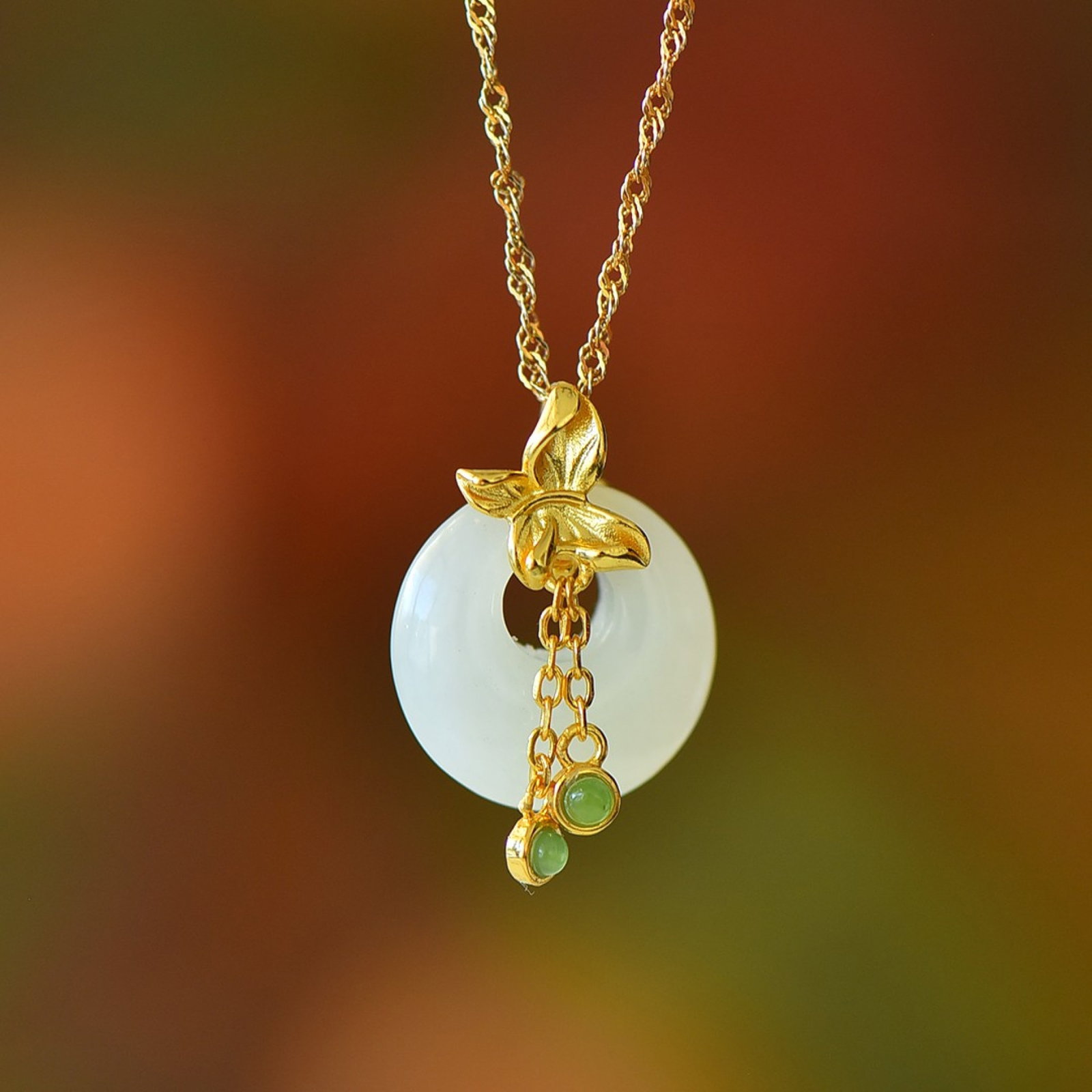 An Exquisite Sterling Silver-Gold Plated Inlaid White Jade Pendant: An Exquisite Sterling Silver-Gold Plated Inlaid White Jade Pendant,Size:0.6inx0.6in 纯银镀金镶白玉吊坠