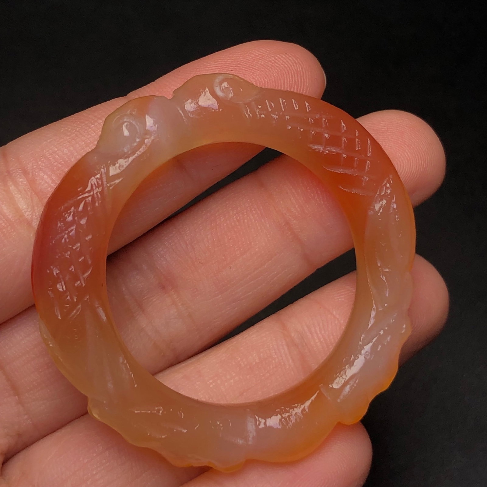 An Exquisite Agate Dragon Pattern Bracelet: An Exquisite Agate Dragon Pattern Bracelet,Size:1.8inx0.3in 玛瑙龙纹手镯