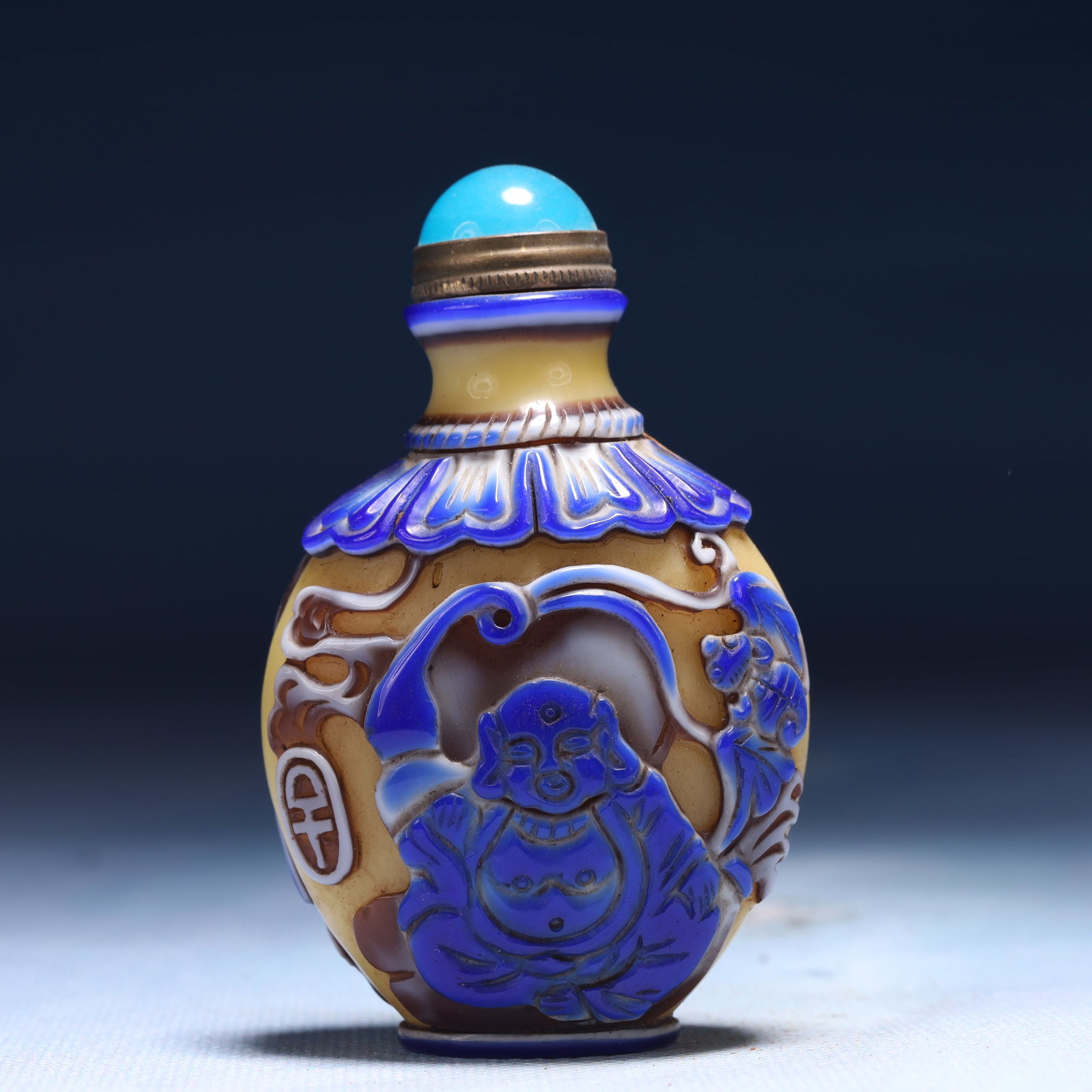 An Exquisite Glass Figure Pattern Snuff Bottle: An Exquisite Glass Figure Pattern Snuff Bottle,Qing Dynasty,China,Qianlong Four-character Mark,Size:2inx1.2inx3in,Weight:72g