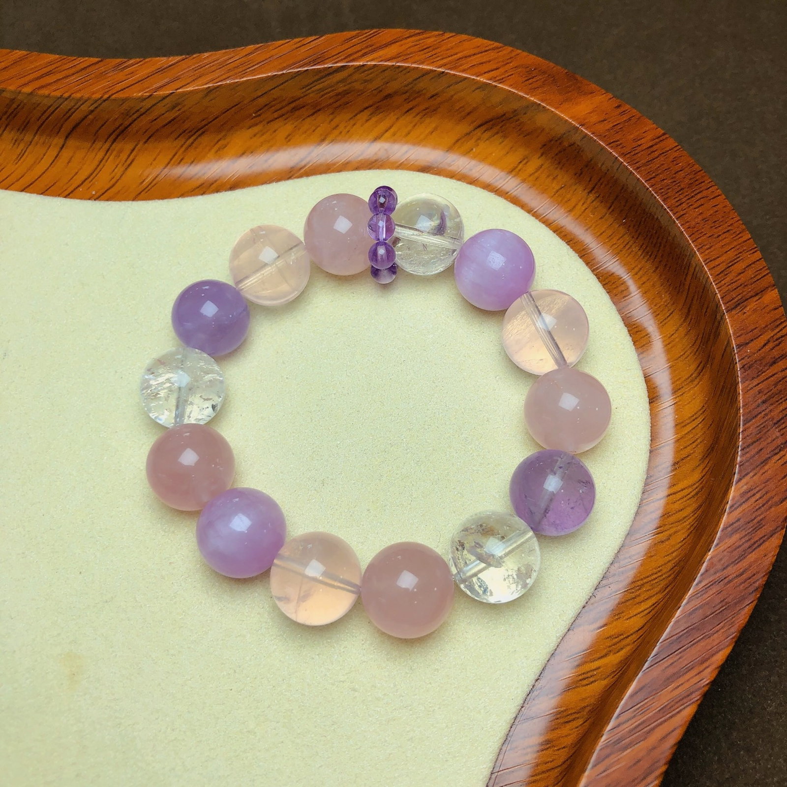 An Exquisite Crystal Bracelet: An Exquisite Crystal Bracelet,Size:0.5in,Weight:50.2g 水晶手串