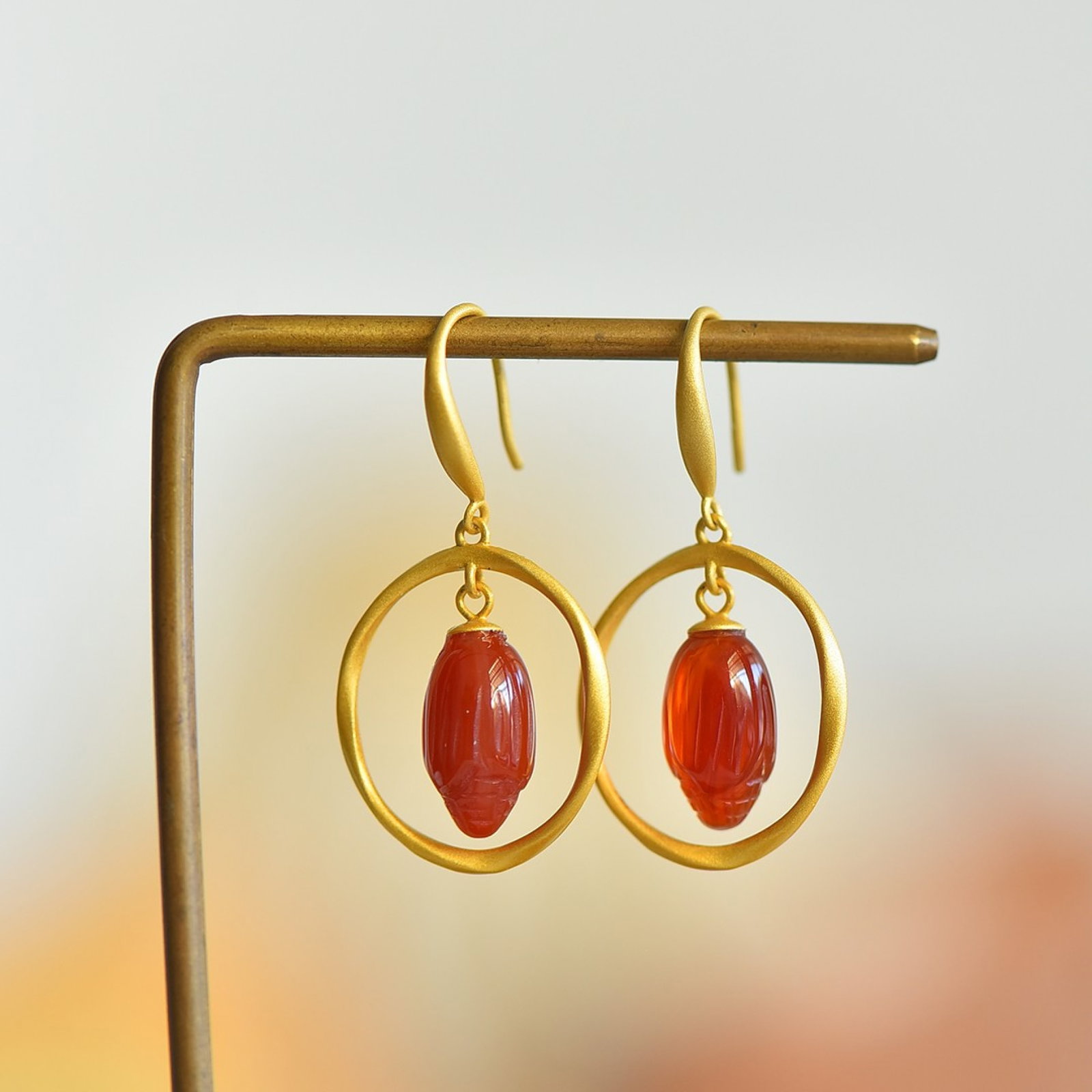 A Pair of Exquisite Sterling Silver-Gold Plated Inlaid Red Agate Earrings: A Pair of Exquisite Sterling Silver-Gold Plated Inlaid Red Agate Earrings,Size:0.3inx0.7in 一对纯银镀金镶红玛瑙耳环