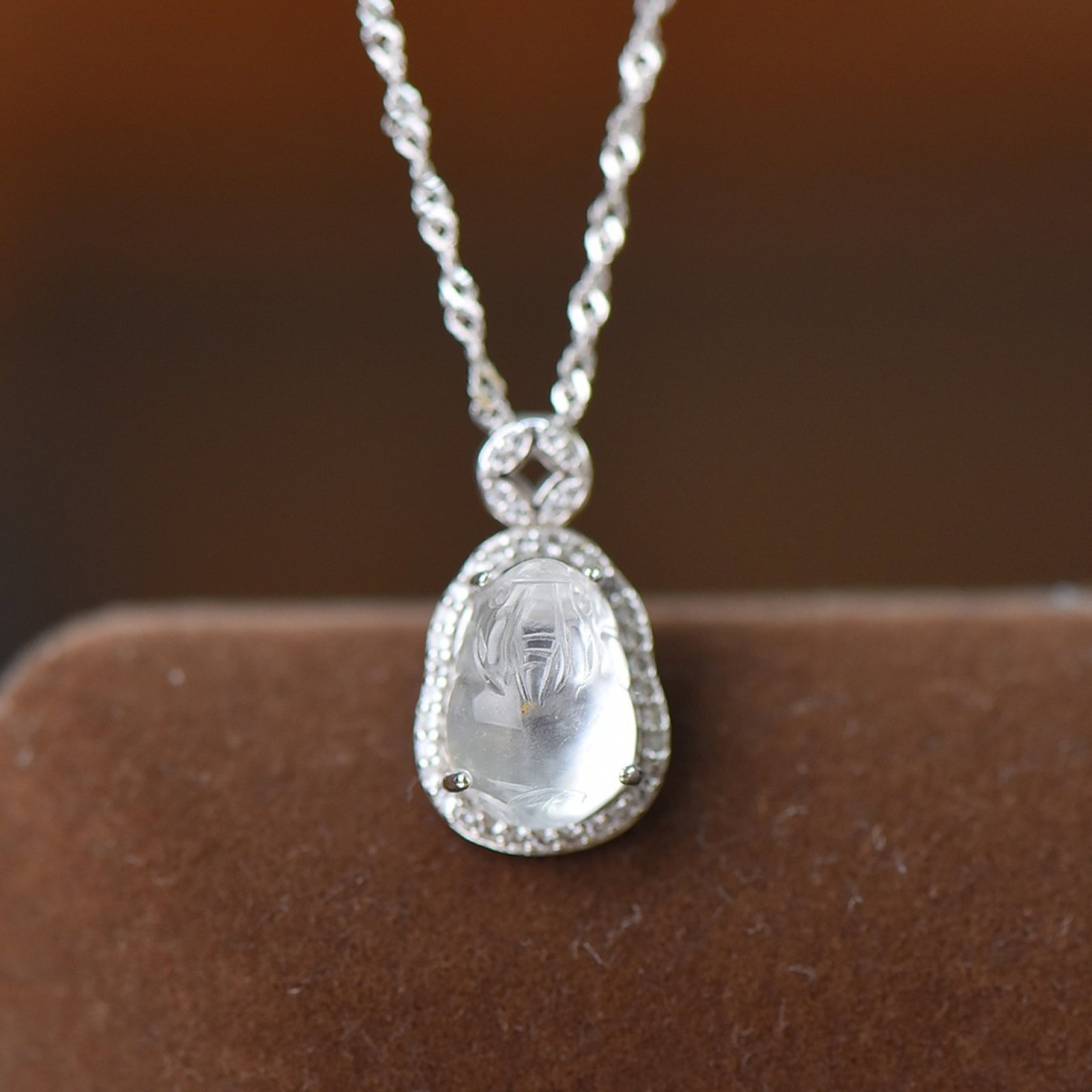An Exquisite Sterling Silver Inlaid White Jade Necklace,Inlaid Diamond: An Exquisite Sterling Silver Inlaid White Jade Necklace,Inlaid Diamond,Size:0.3inx0.4in 纯银镶白玉项链,嵌钻石