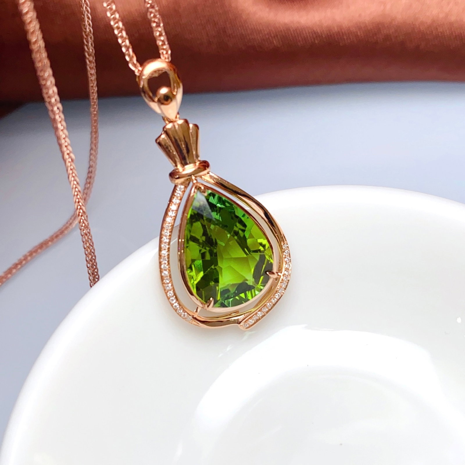 A Exquisite 18k Gold Inlaid 6.15ct Natural Tourmaline Pendant,Inlaid Diamond: A Exquisite 18k Gold Inlaid 6.15ct Natural Tourmaline Pendant,Inlaid Diamond,Total Weight:3.28g 18K金镶 6.15ct 天然碧玺吊坠,嵌钻石