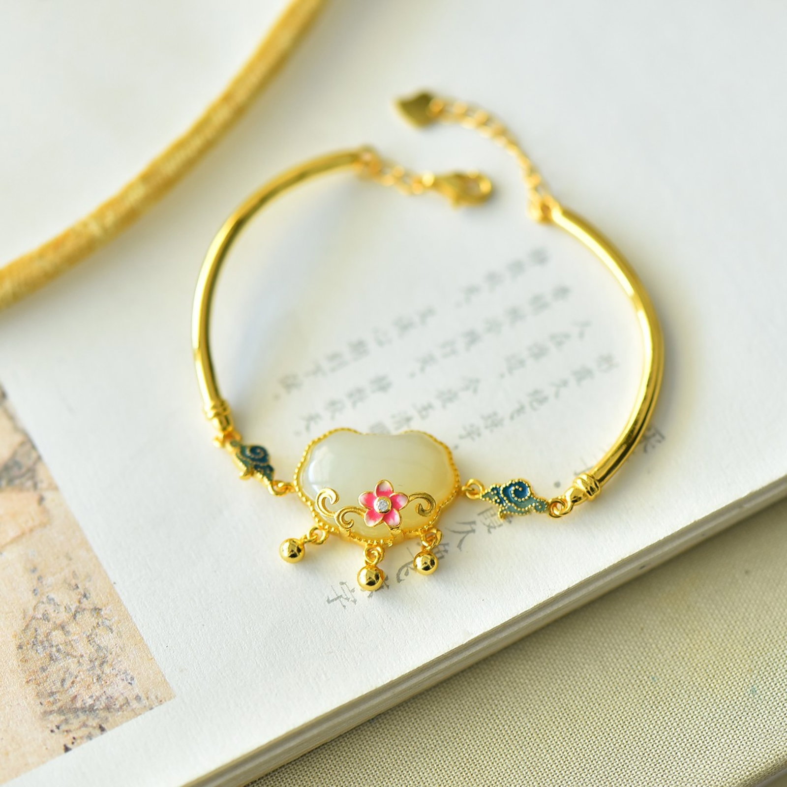 An Exquisite Sterling Silver-Gold Plated Inlaid White Jade Bracelet: An Exquisite Sterling Silver-Gold Plated Inlaid White Jade Bracelet 纯银镀金镶白玉手镯
