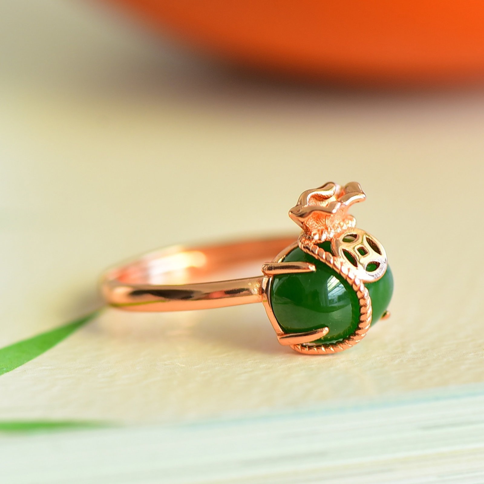 An Exquisite Sterling Silver-Gold Plated Inlaid Jasper Ring: An Exquisite Sterling Silver-Gold Plated Inlaid Jasper Ring 纯银镀金镶碧玉戒指
