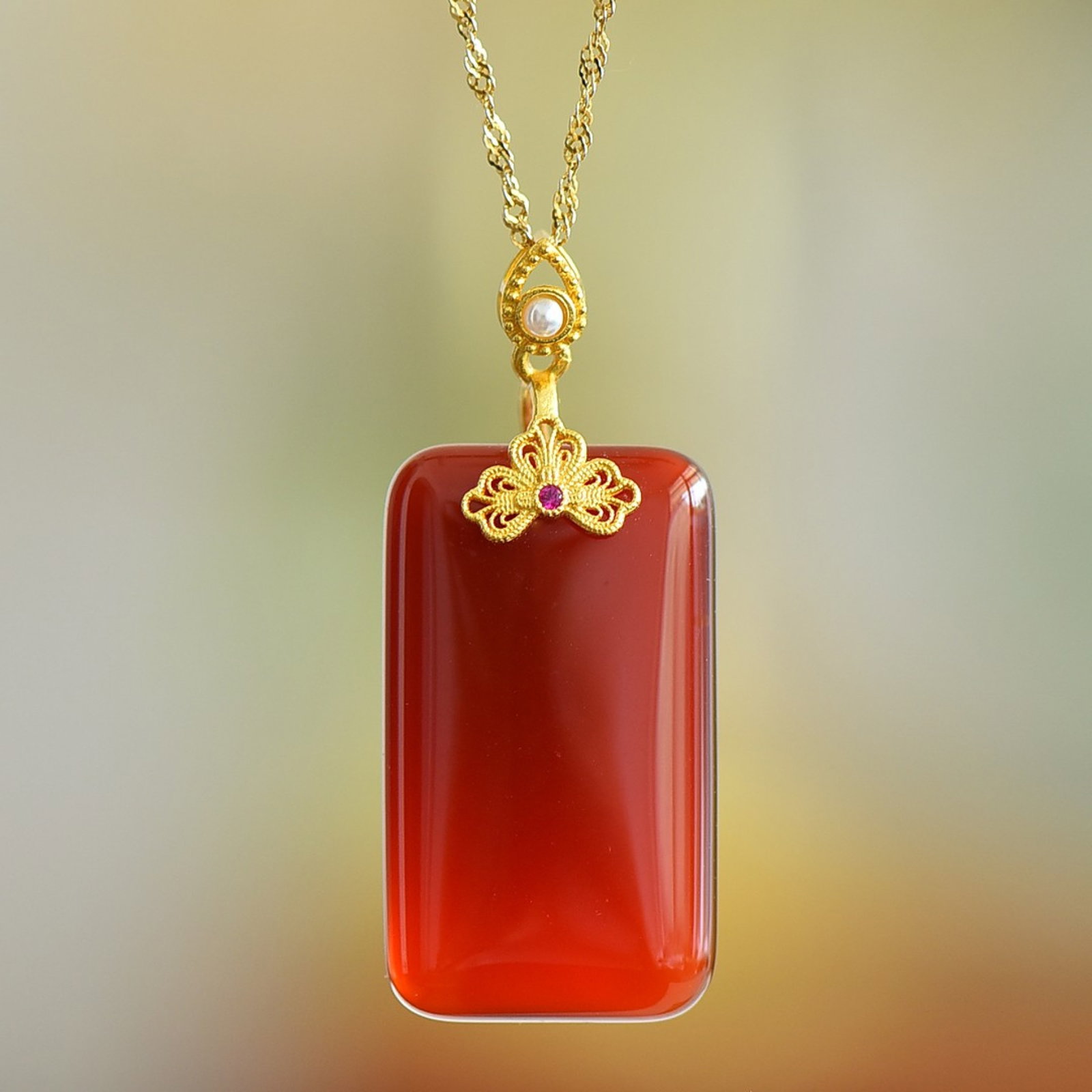 An Exquisite Sterling Silver-Gold Plated Inlaid Agate Pendant: An Exquisite Sterling Silver-Gold Plated Inlaid Agate Pendant,Size:0.7inx1.2in 纯银镀金镶玛瑙吊坠