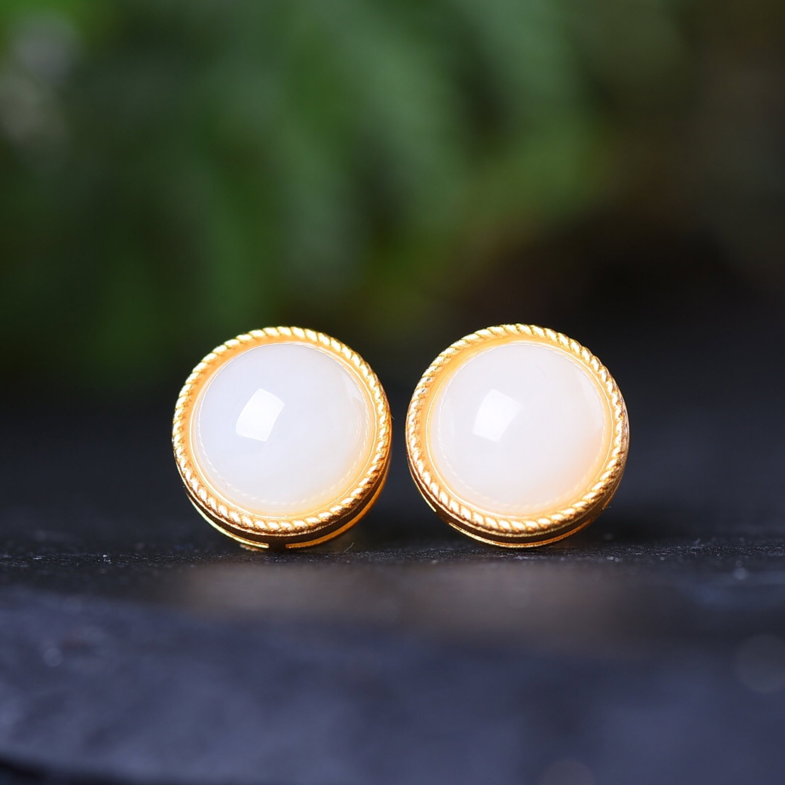 A Pair of Exquisite Sterling Silver-Gold Plated Inlaid White Jade Earrings: A Pair of Exquisite Sterling Silver-Gold Plated Inlaid White Jade Earrings,Size:0.4inx0.4in 一对纯银镀金镶白玉耳环
