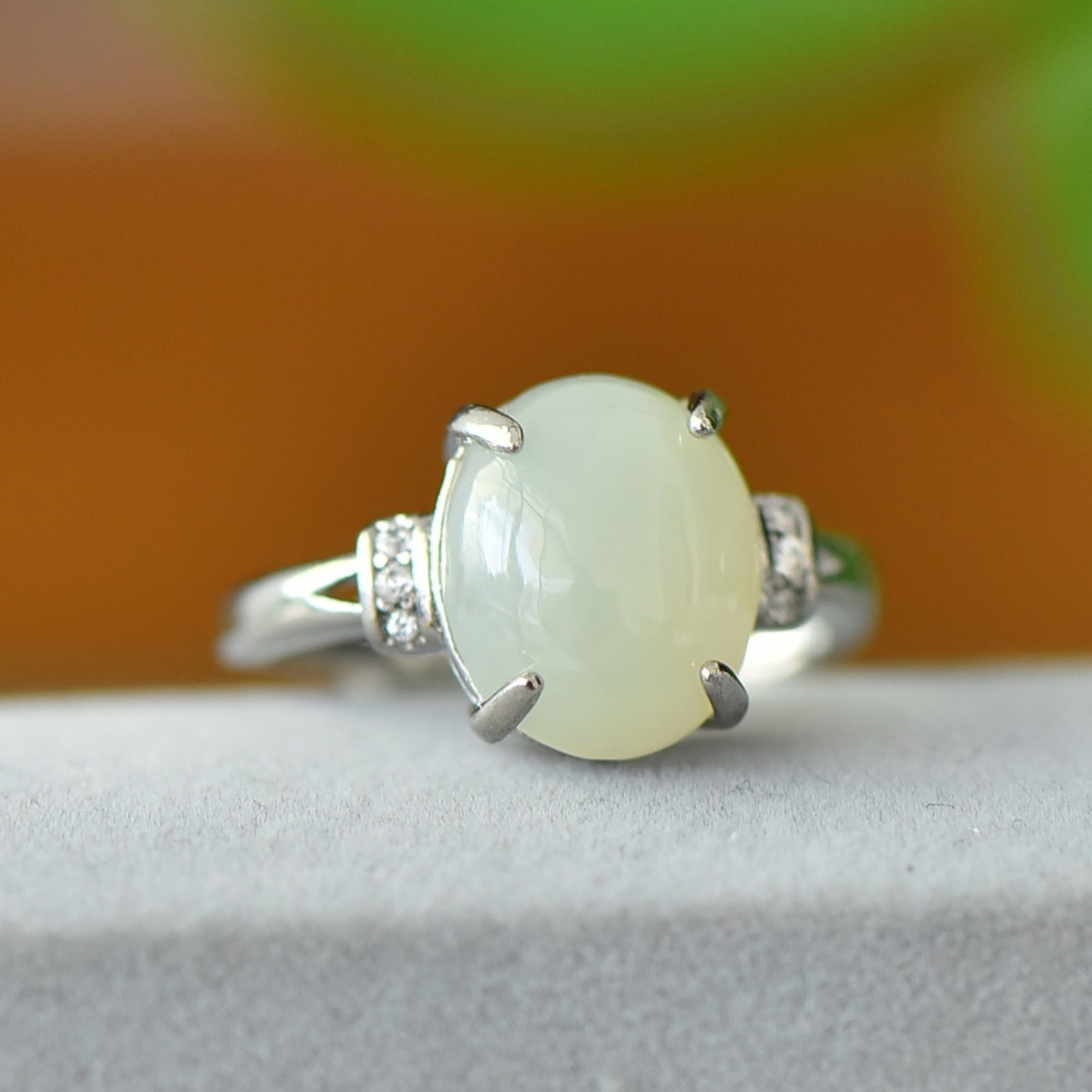 An Exquisite Bronze Inlaid White Jade Ring,Inlaid Diamond: An Exquisite Bronze Inlaid White Jade Ring,Inlaid Diamond,Size:0.4inx0.5in 铜镶白玉戒指,嵌钻石