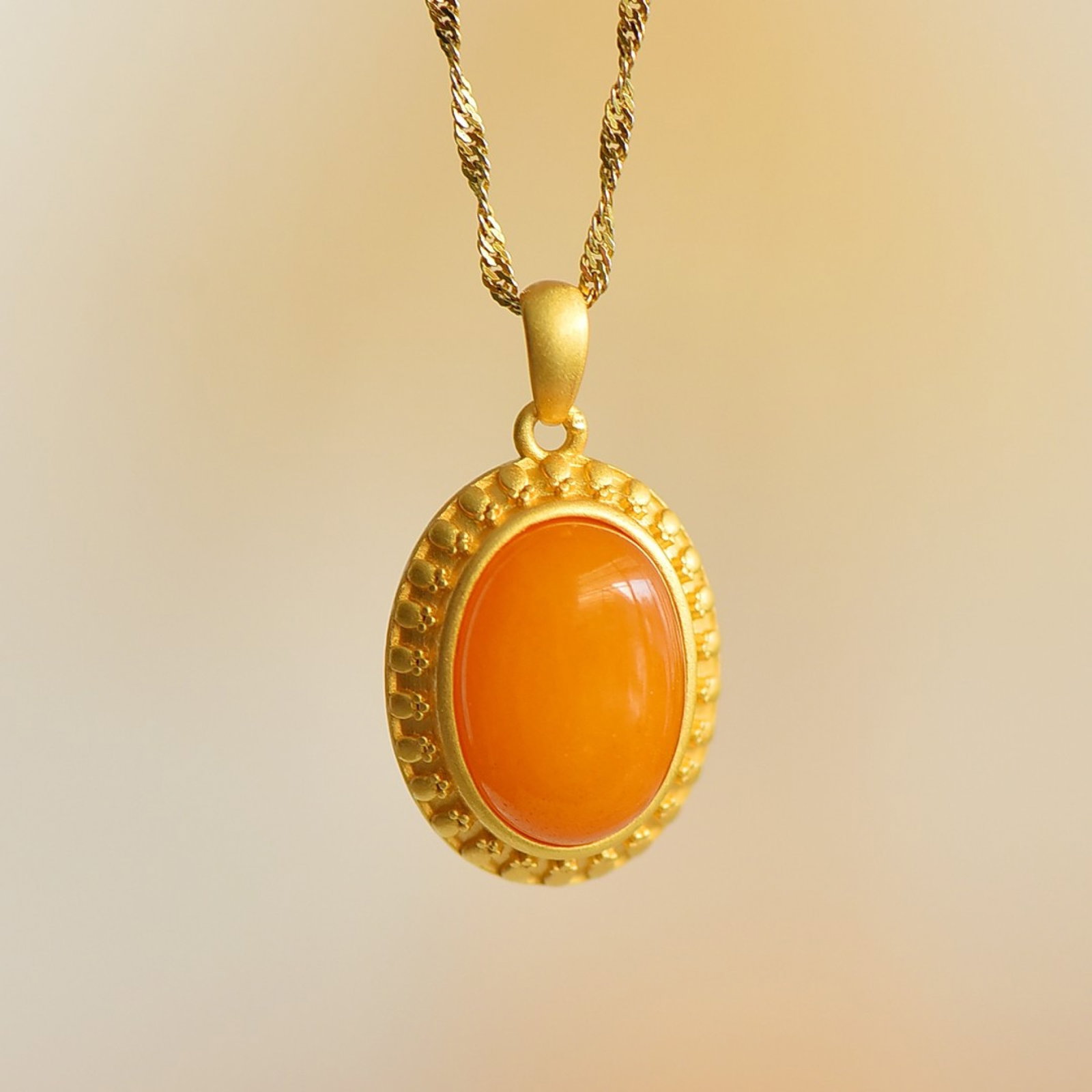 An Exquisite Sterling Silver-Gold Plated Inlaid Beeswax Necklace: An Exquisite Sterling Silver-Gold Plated Inlaid Beeswax Necklace,Size:0.4inx0.6in 纯银镀金镶蜜蜡项链